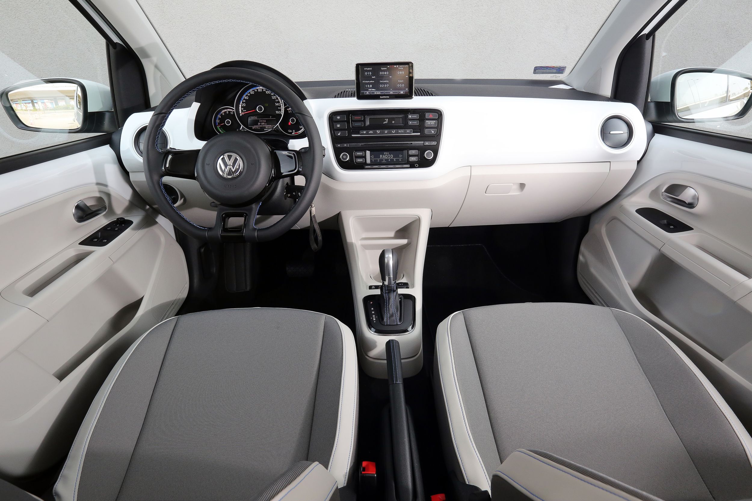 W Polsce nowego volkswagena e-up! będzie można kupić od września 2015 roku. Cena? Nad Wisłą samochód ma kosztować 111 390zł.
