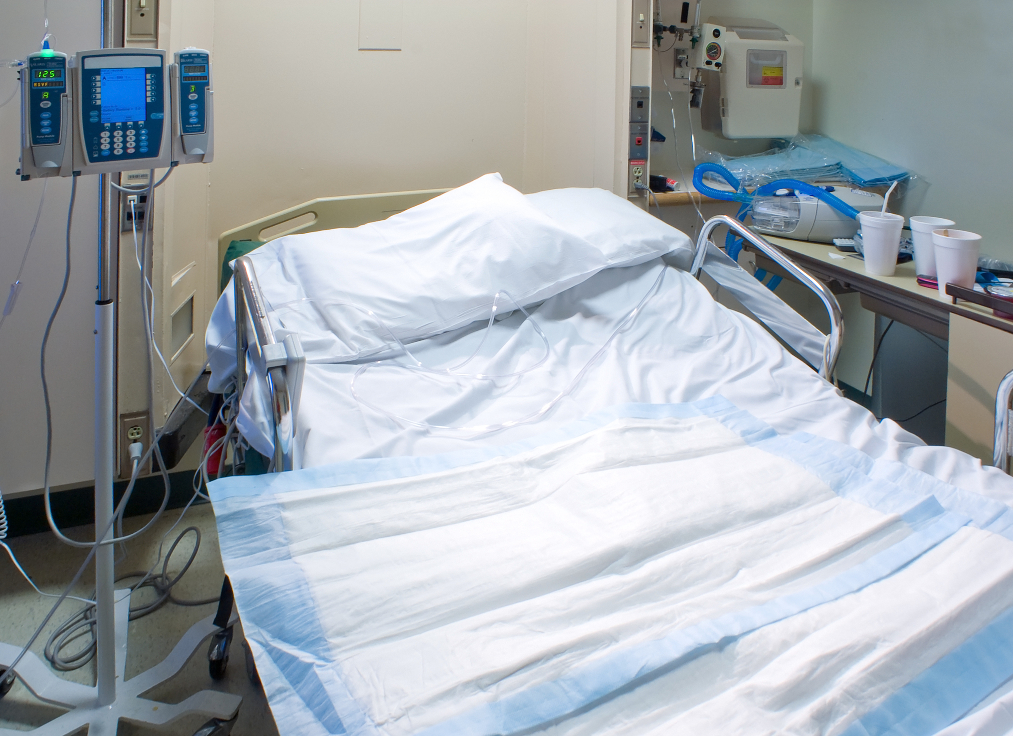 Кровать пациента в больнице