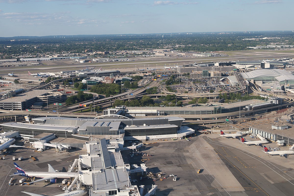 Érthetetlen, miért: ellopták az American Airlines egyik buszát a New York-i repülőtérről