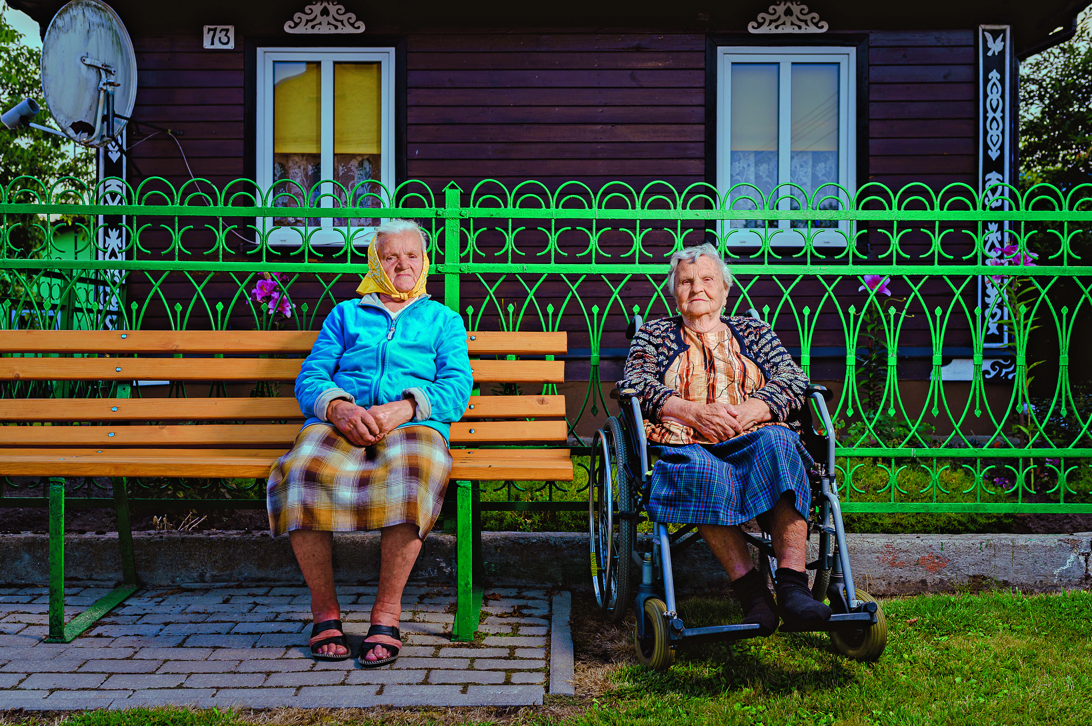 Maria (z prawej) mieszka w Czyżach 67 lat: – Nie ma znaczenia, czy Polaki, czy Ruskie. Najważniejsze, że człowiek jest uczciwy. Z lewej jej koleżanka Luba. 20 sierpnia 2020 r. 