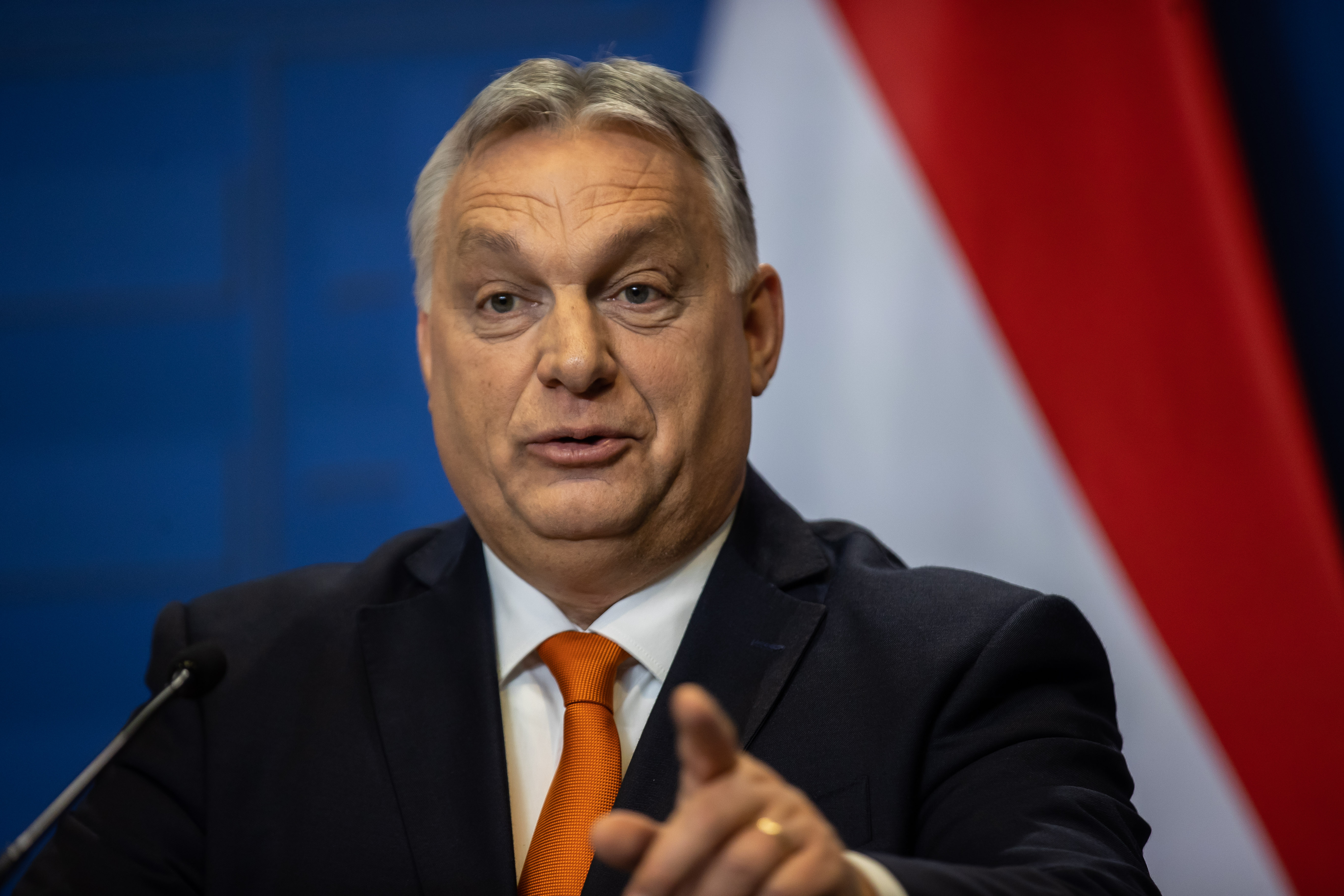 Jöhet a húsvéti lakoma: Orbán Viktor így szerezte be a sonkát és kolbászt az unokáival - videó