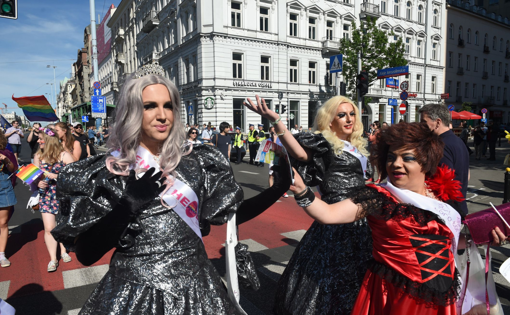 Wśród uczestników przeważali ludzie młodzi, ale było też wiele starszych osób; przyszły rodziny z dziećmi, wiele osób prowadziło dziecięce wózki. Były również osoby z niepełnosprawnościami na wózkach; wiele osób przyszło z psami.