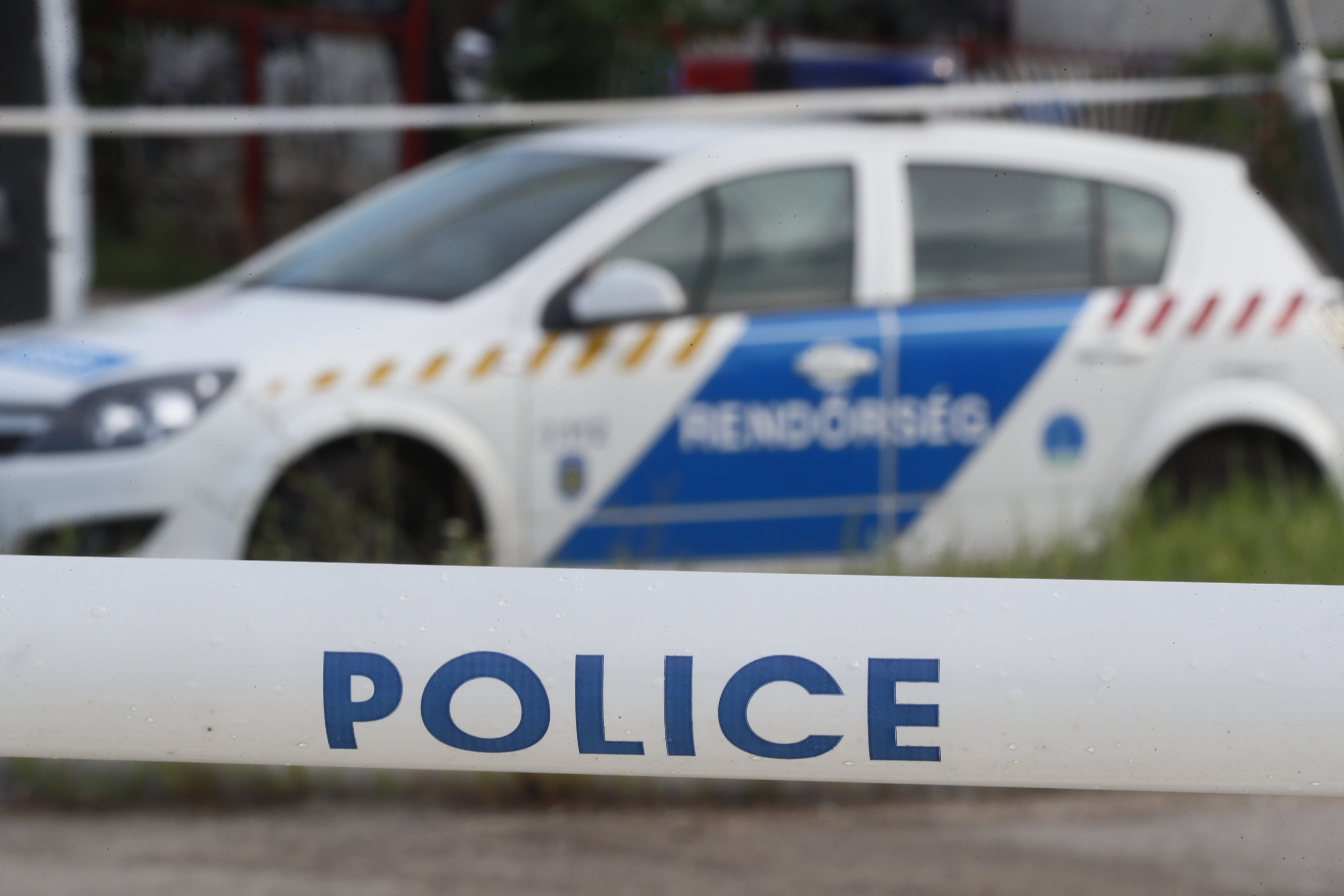 Tragédia Kalocsánál: csatornába hajtott a 67 éves sofőr, azonnal meghalt