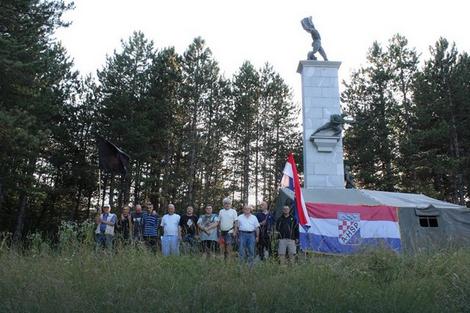 Припадници радикалне деснице А-ХСП данима су 