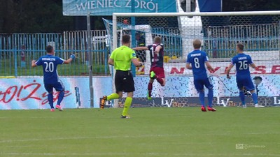 Wisła P. - Pogoń (0:1): Drygas karci gospodarzy, pakując piłkę z metra do bramki!