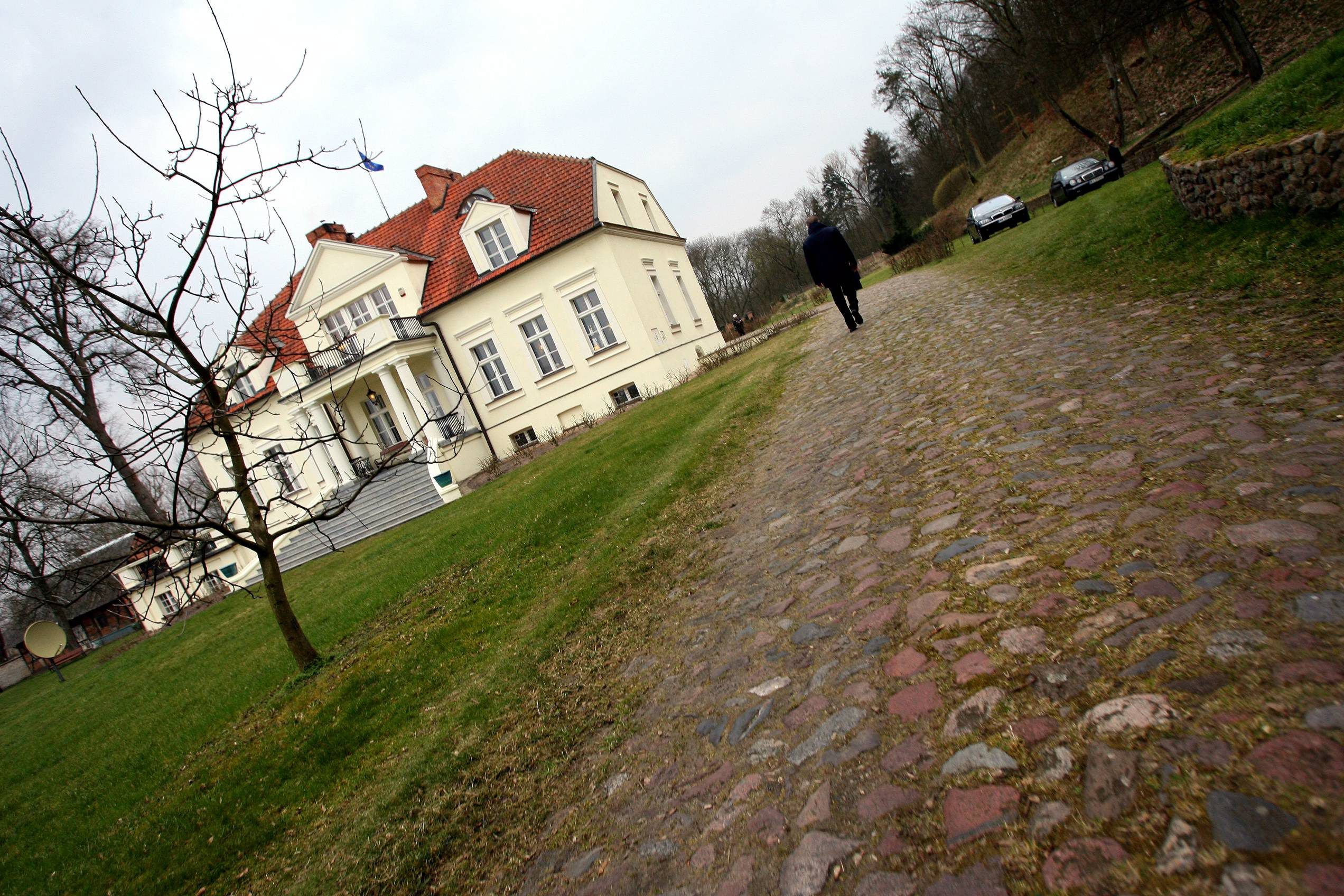Dworek znajdował się w opłakanym stanie. -