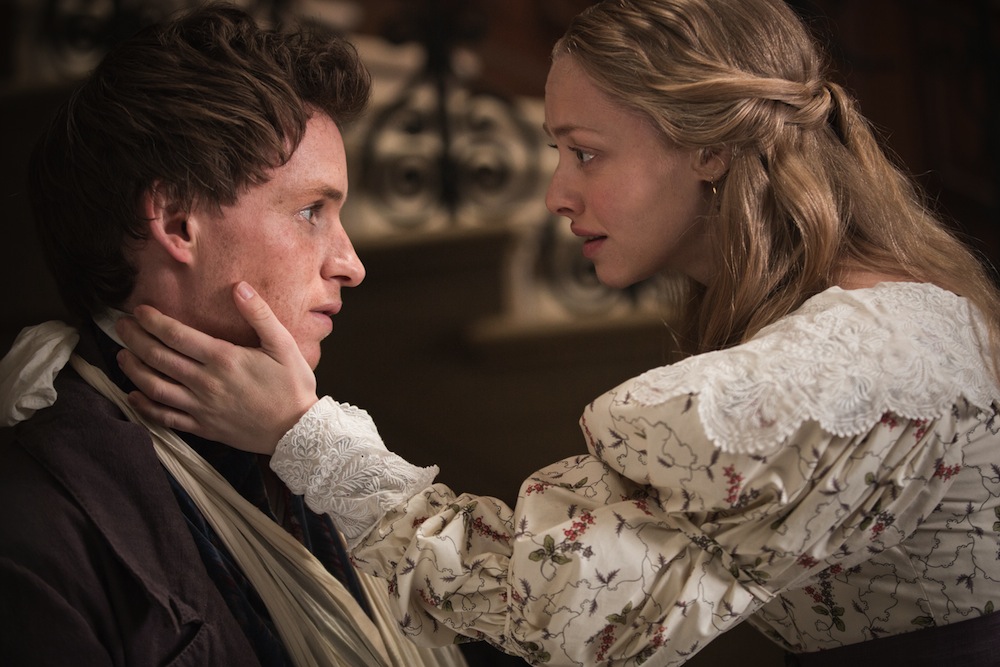 Amanda Seyfried i Eddie Redmayne w filmie