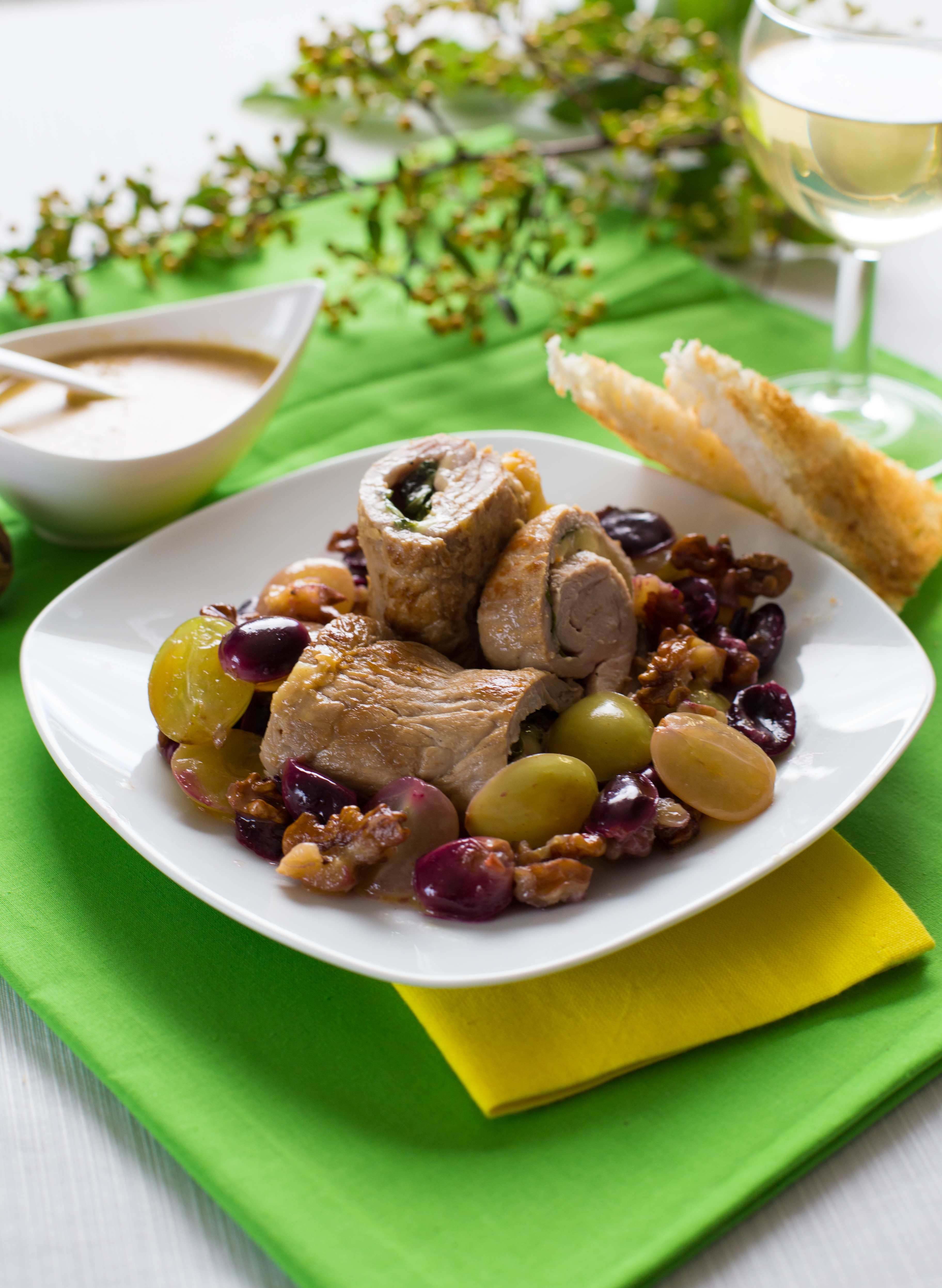 Egy különleges recept őszre: borjútekercs szőlős-dióval