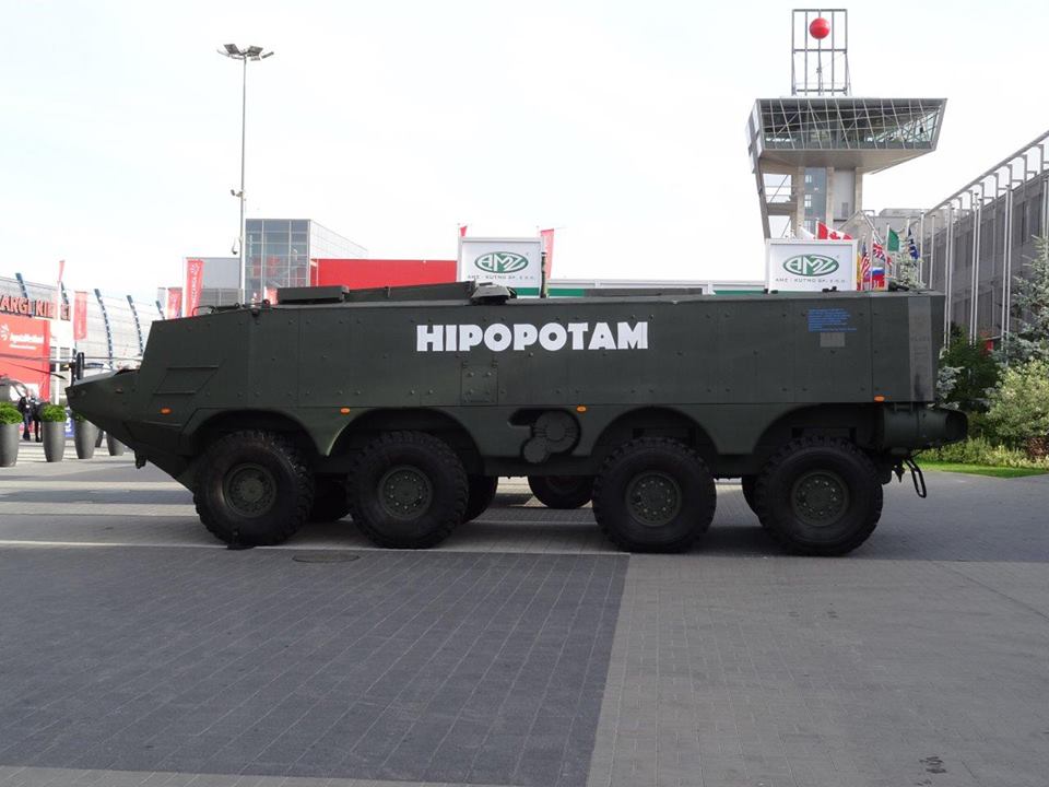 Hipopotam to ciężki, pływający, kołowy transporter opancerzony