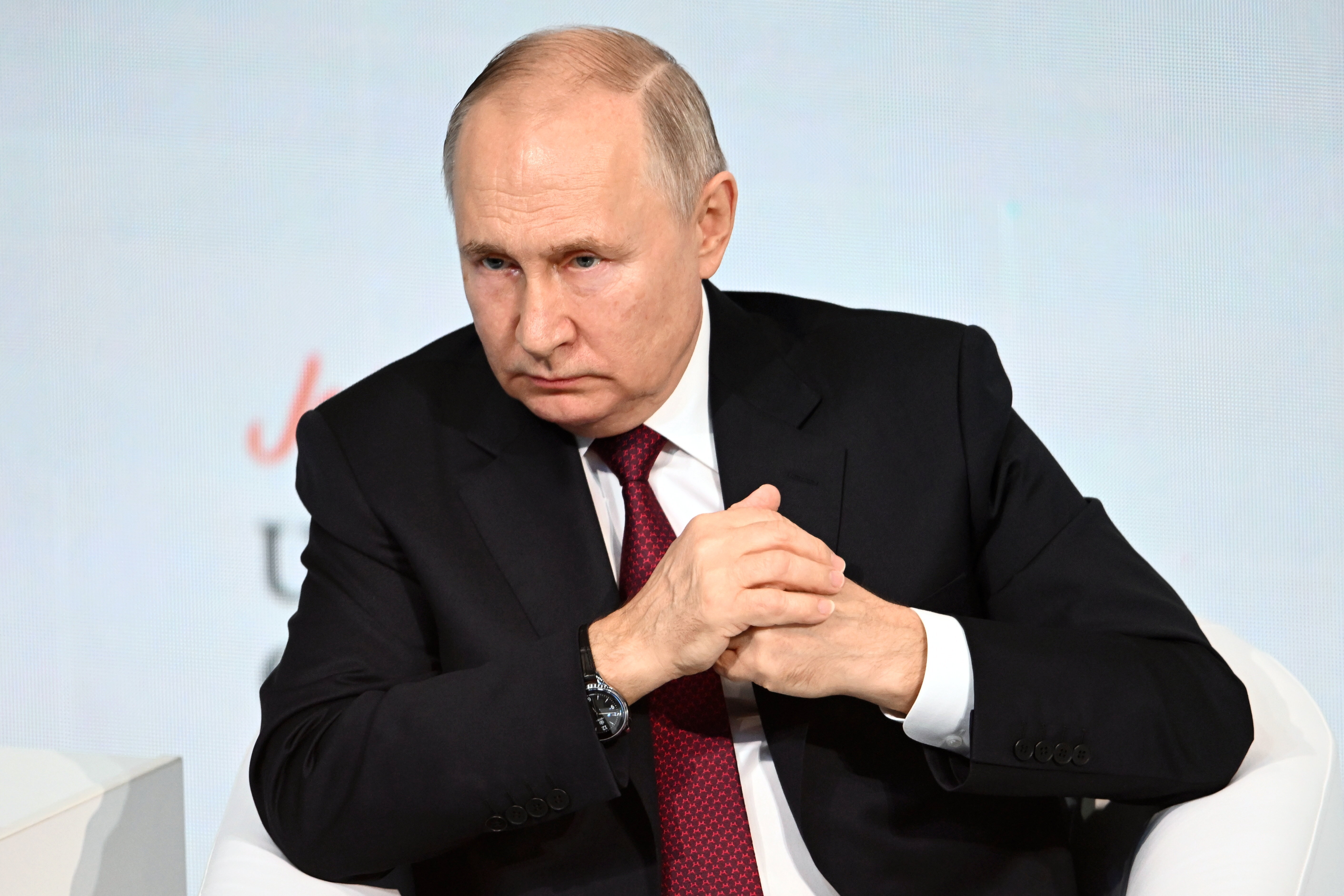 Vlagyimir Putyin elhagyja Oroszországot, nagy útra indul