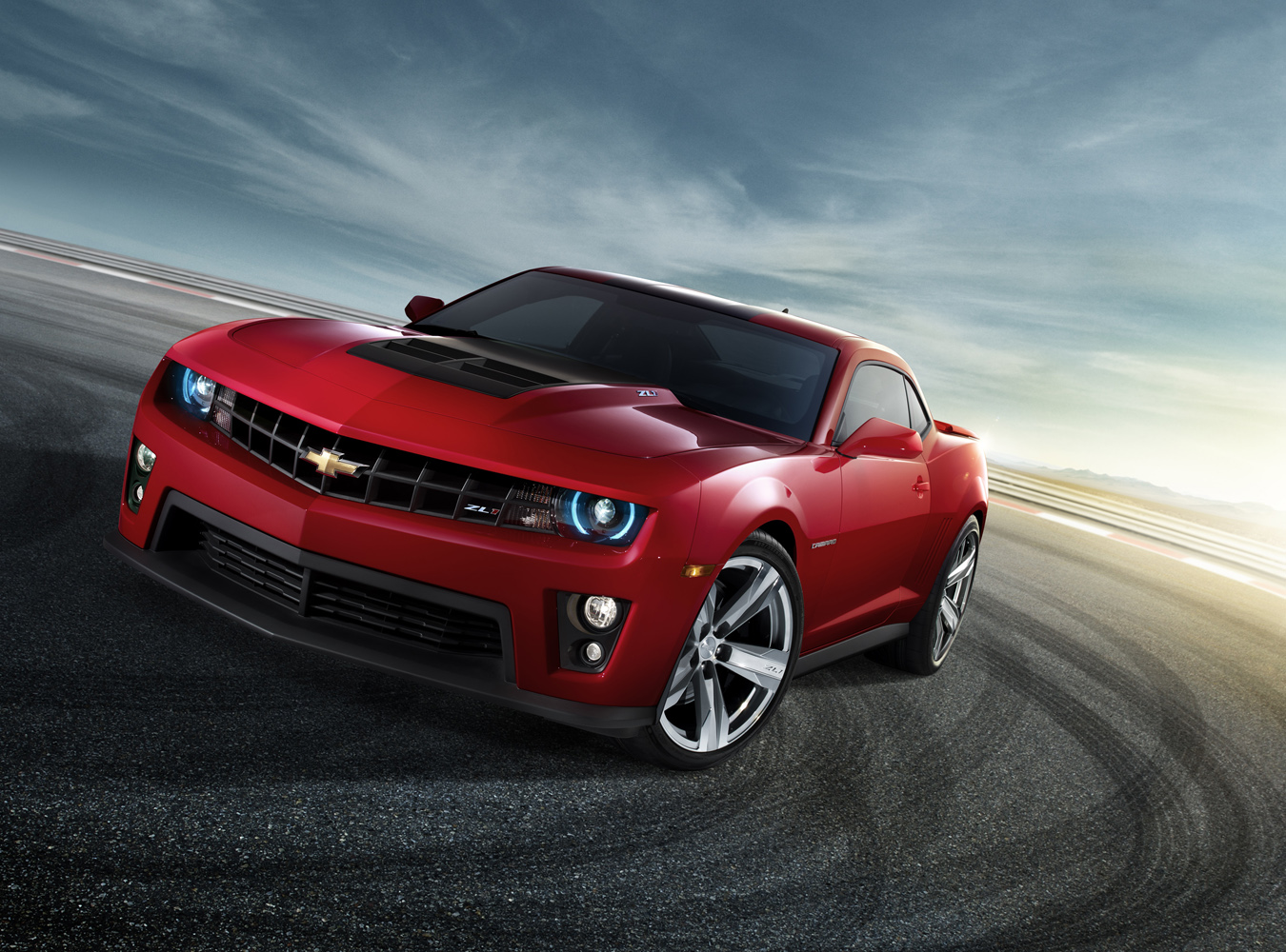 Oto chevrolet camaro ZL1 - amerykańska maszyna do produkcji adrenaliny i palenia opon; zadebiutowała podczas salonu samochodowego w Chicago. Dzięki doładowanemu silnikowi V8, o mocy 550 KM, model camaro ZL1 będzie najszybszym modelem w rodzinie camaro, jaki kiedykolwiek znalazł się w ofercie marki Chevrolet.