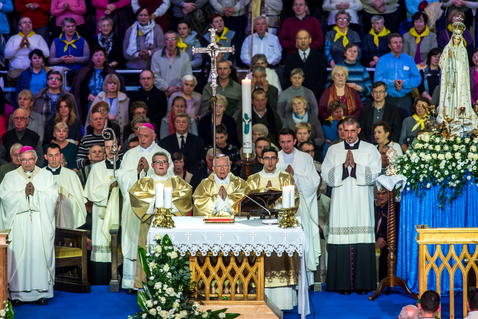 Metropolita łódzki, wiceprzewodniczący Konferencji Episkopatu Polski ks. abp. Marek Jędraszewski przewodniczy mszy świętej w ramach uroczystości z okazji 25. rocznicy powstania Radia Maryja w Hali Widowiskowo-Sportowej w Toruniu.