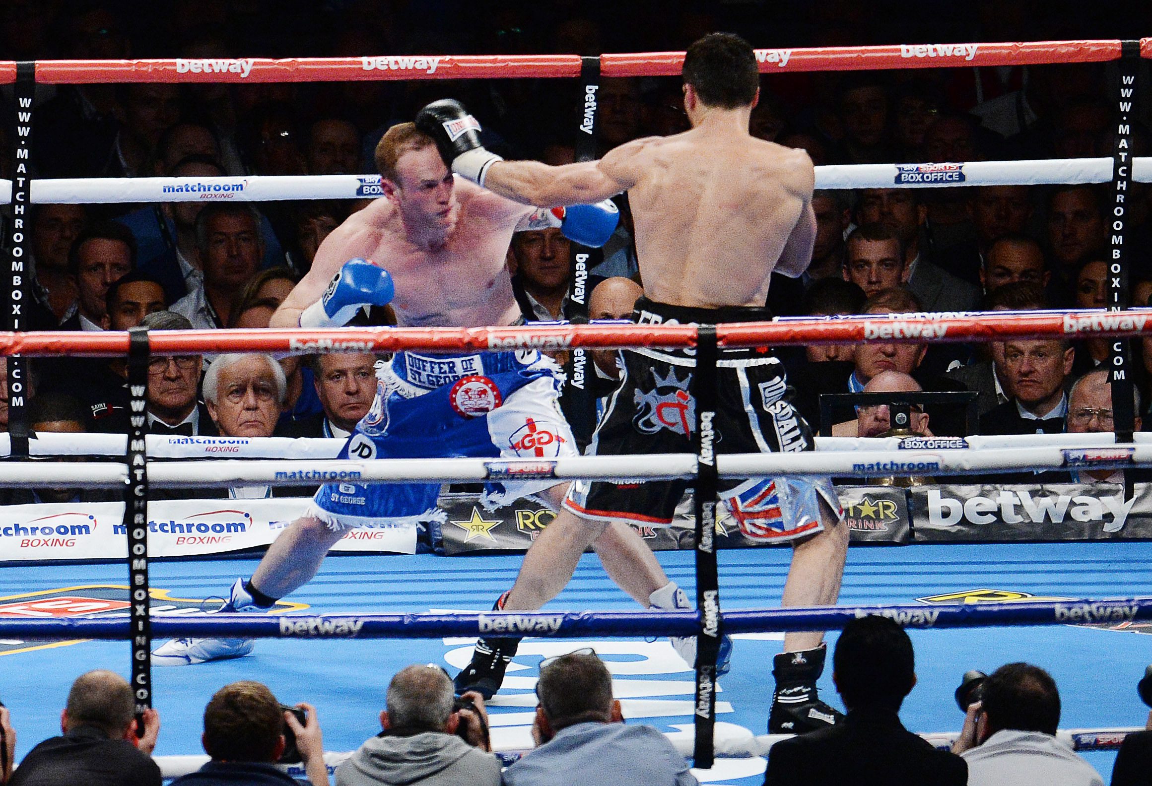 Carl Froch obronił pasy WBA i IBF wagi super średniej