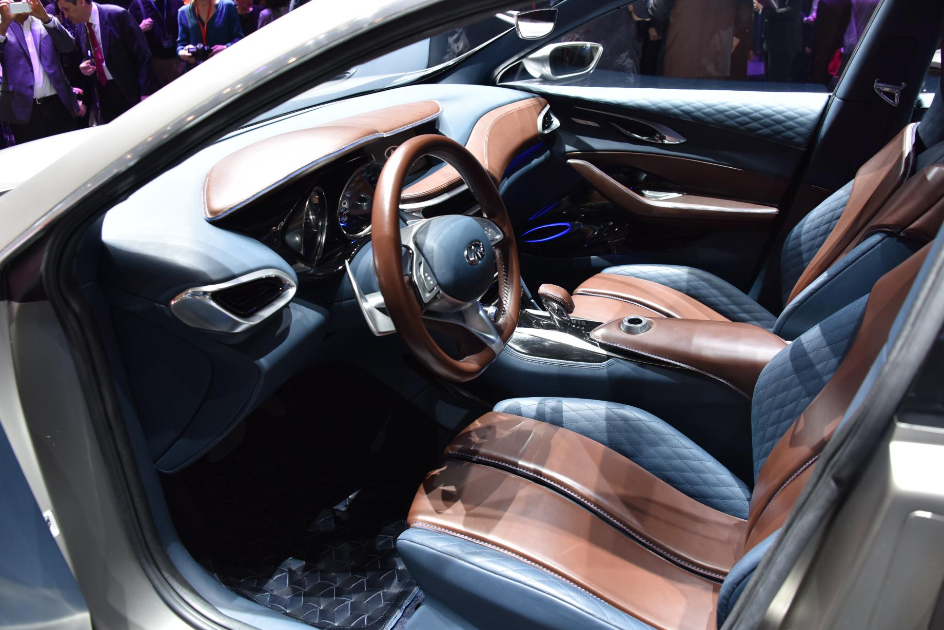Infiniti QX30