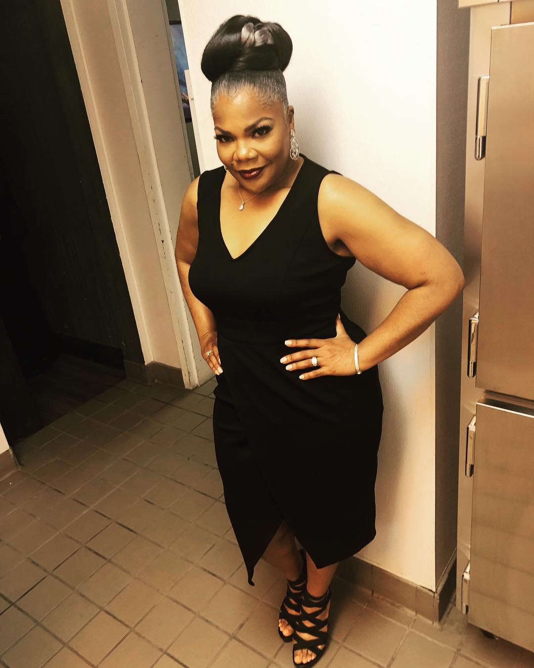 Over the last few years, Mo’nique’s relationship with some of her celebrity friends has come under scrutiny. Recall during an interview with Steve Harvey (A former close friend) the actress accused him of being a sellout.  [Instagram/TheRealMoWorld]