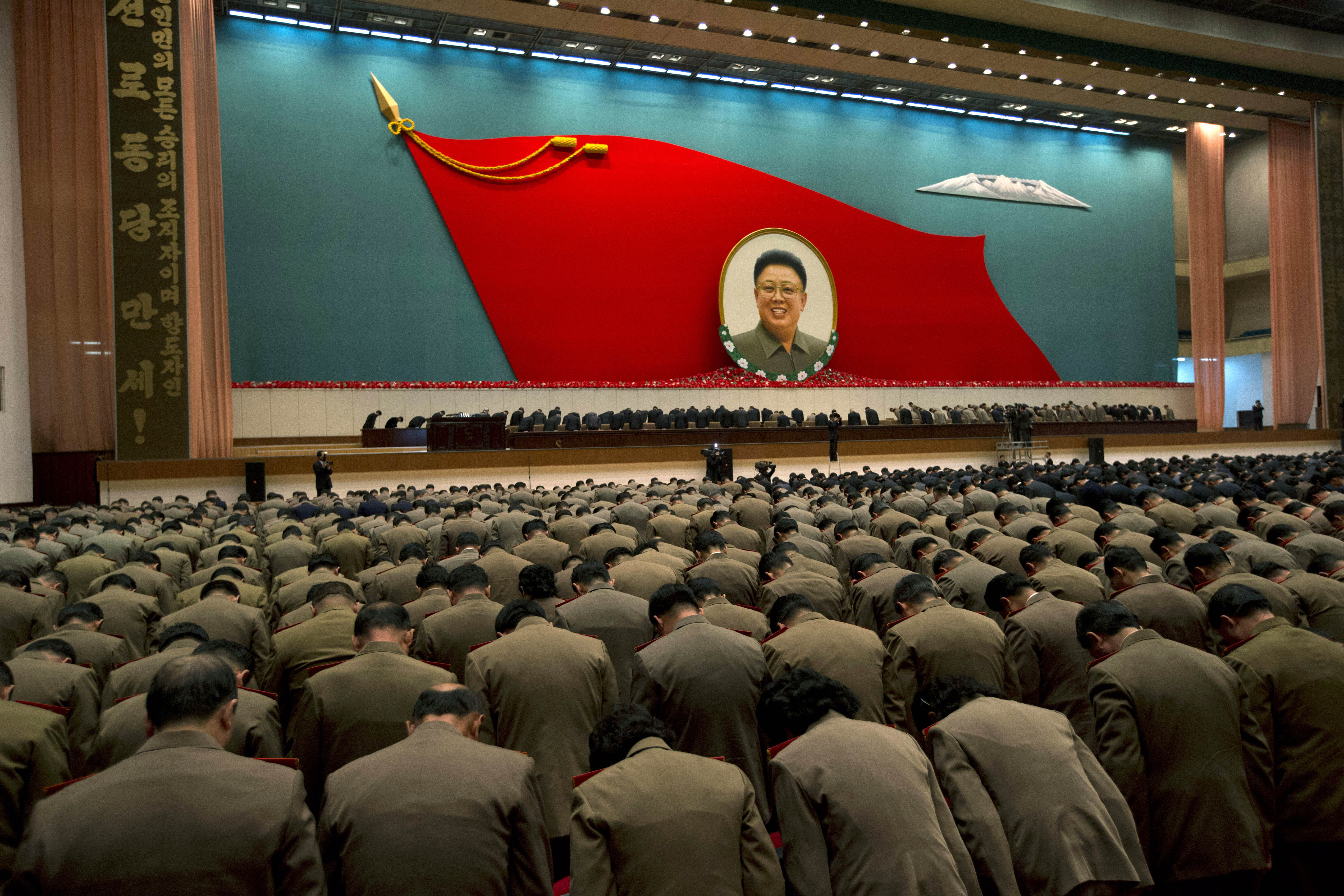 Pierwsza rocznica śmierci Kim Dzong Ila