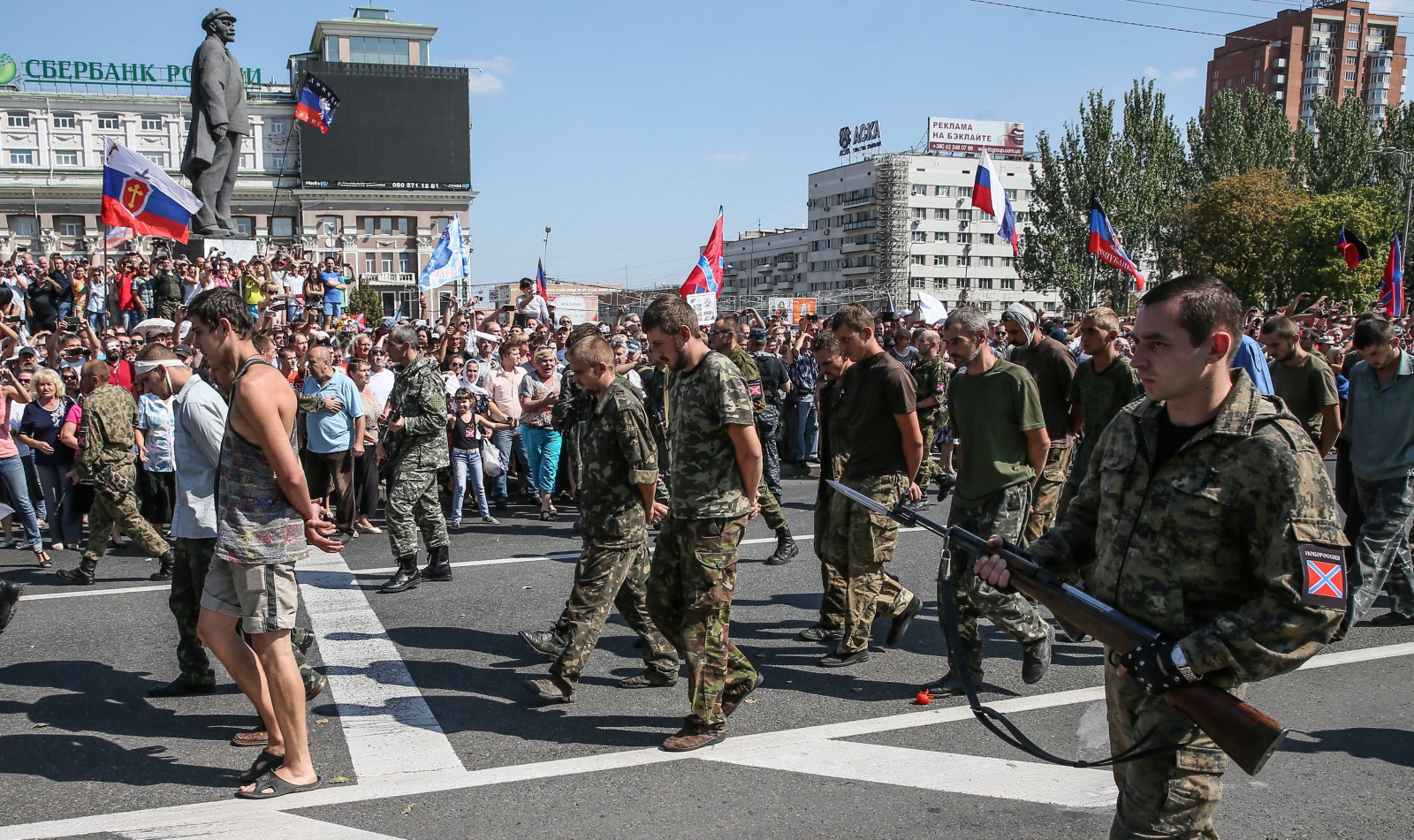 Pochód jeńców ukraińskich w Doniecku