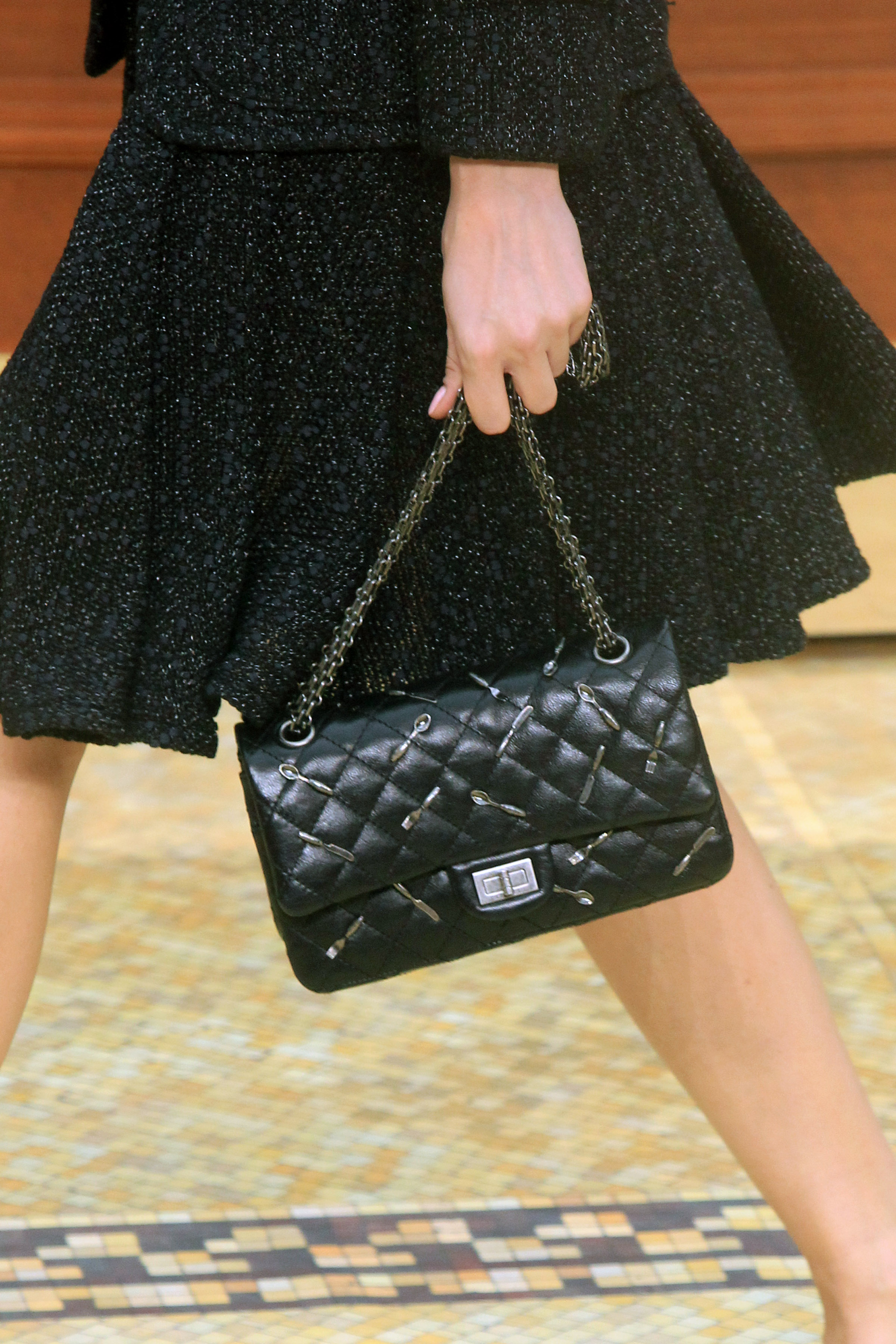 Így lettek világhírűek a Chanel táskák: minden, amit a sikertörténetükről  tudnod kell - Glamour
