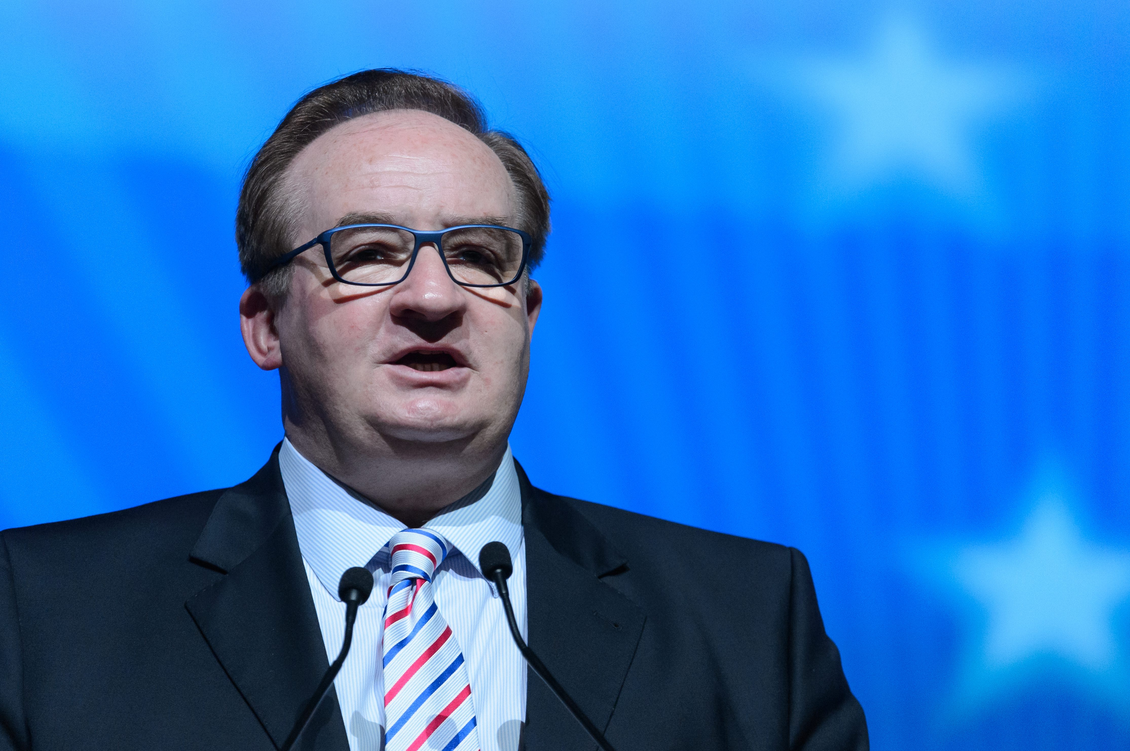 Polityk ma 140 tys. zł. i 86 tys. euro oraz portfel aktywów na kwotę ponad 668 tys. zł. Jest razem z żoną właścicielem domu o powierzchni 183 m2 - wartość 700 tys. zł. oraz mieszkania 106 m2 - wartość 300 tys. zł. Jest także właścicielem gruntu rolnego <a href=