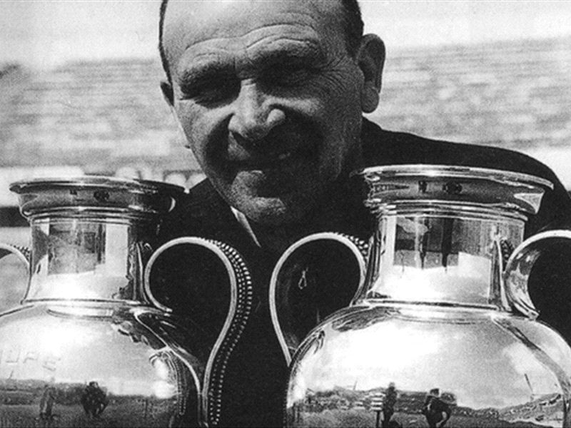 Bela Guttmann won two consecutive European Cups with Benfica in 1961 and 1962