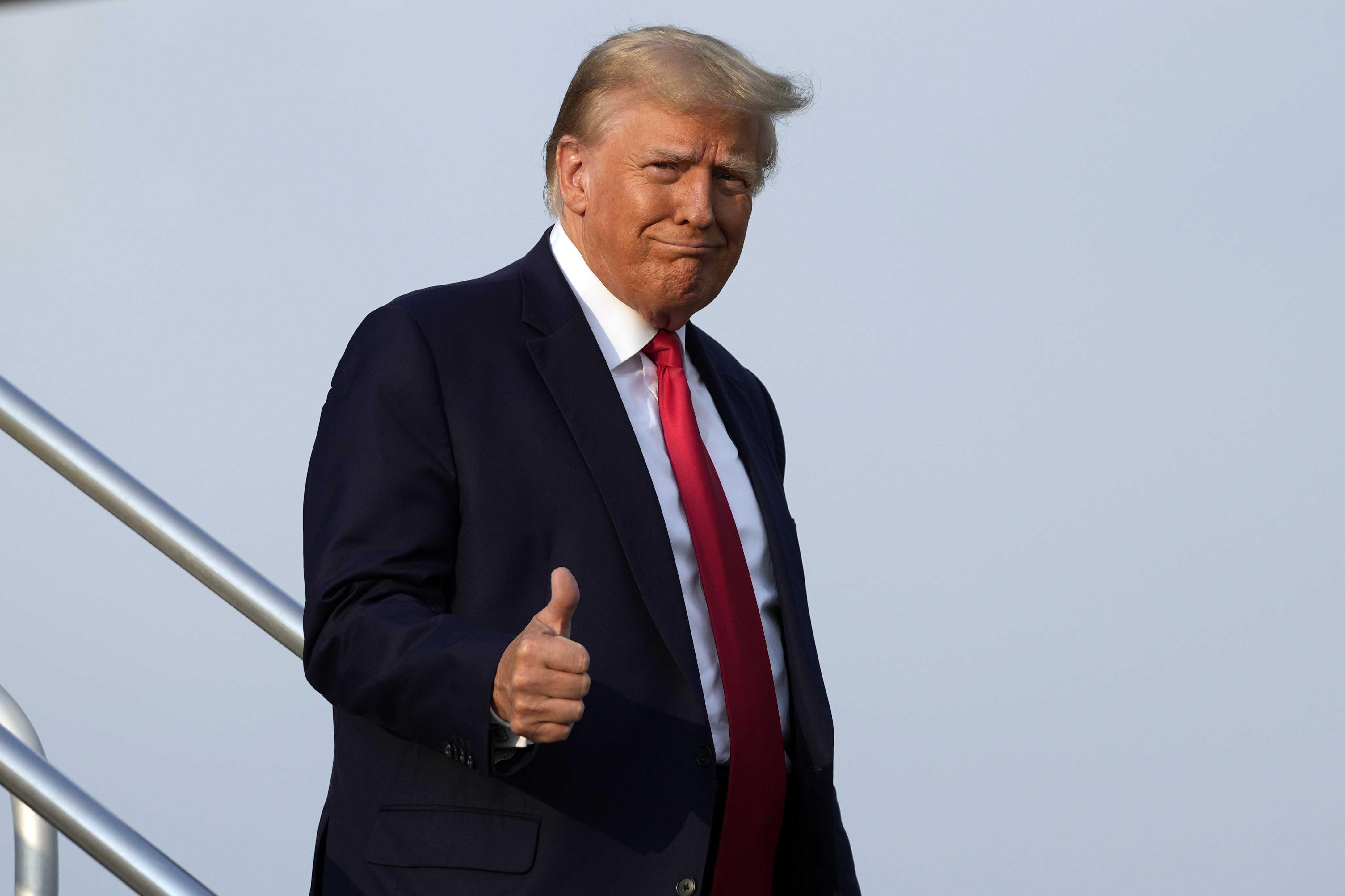 Bíróság elé áll Donald Trump: a választási kampány csúcspontján kell felelnie a Capitolium ostromáért
