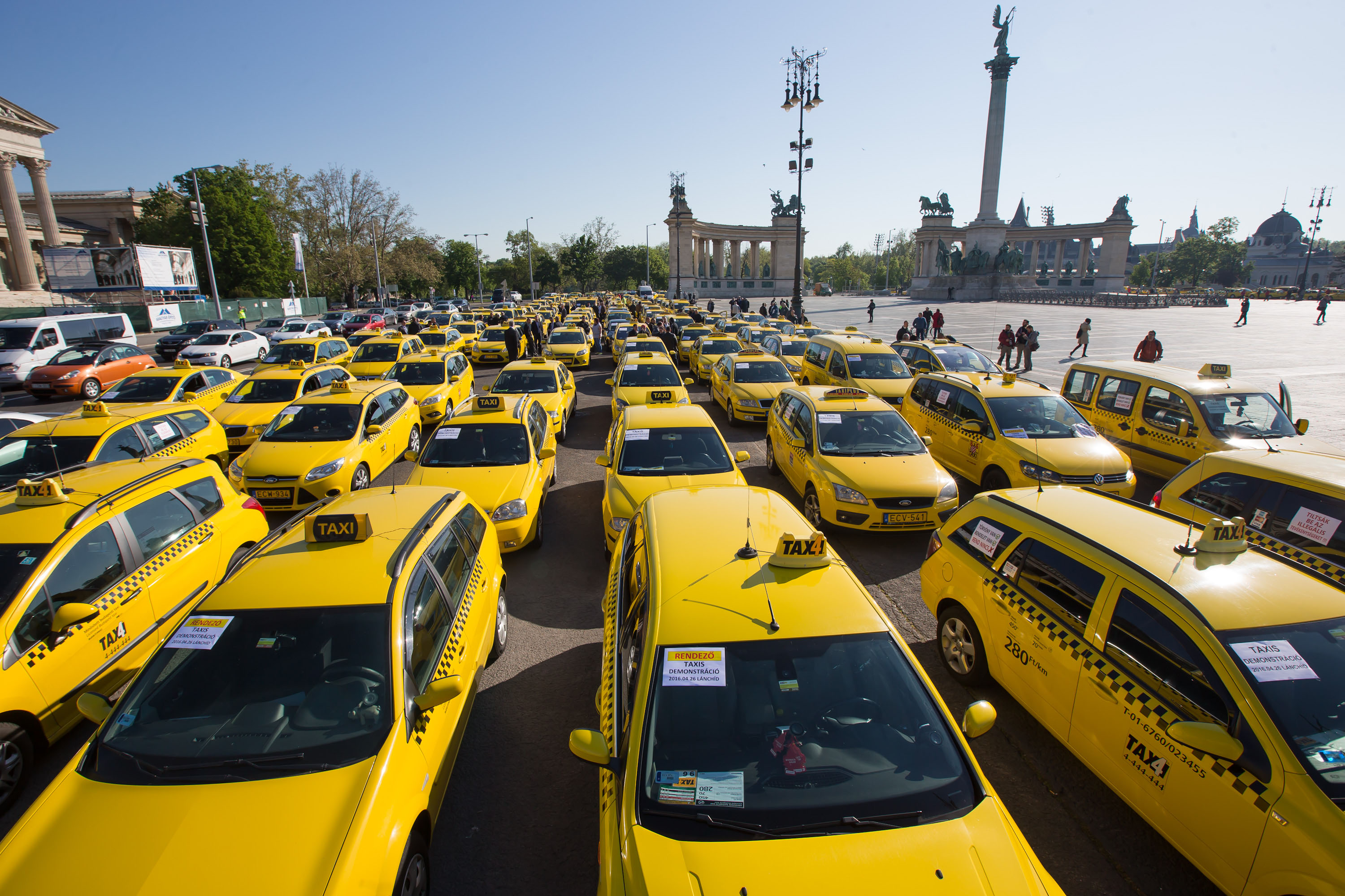 Nem csitul a taxisok hadjárata a Bolt-tal szemben: már a főváros vezetésére is kiakadtak
