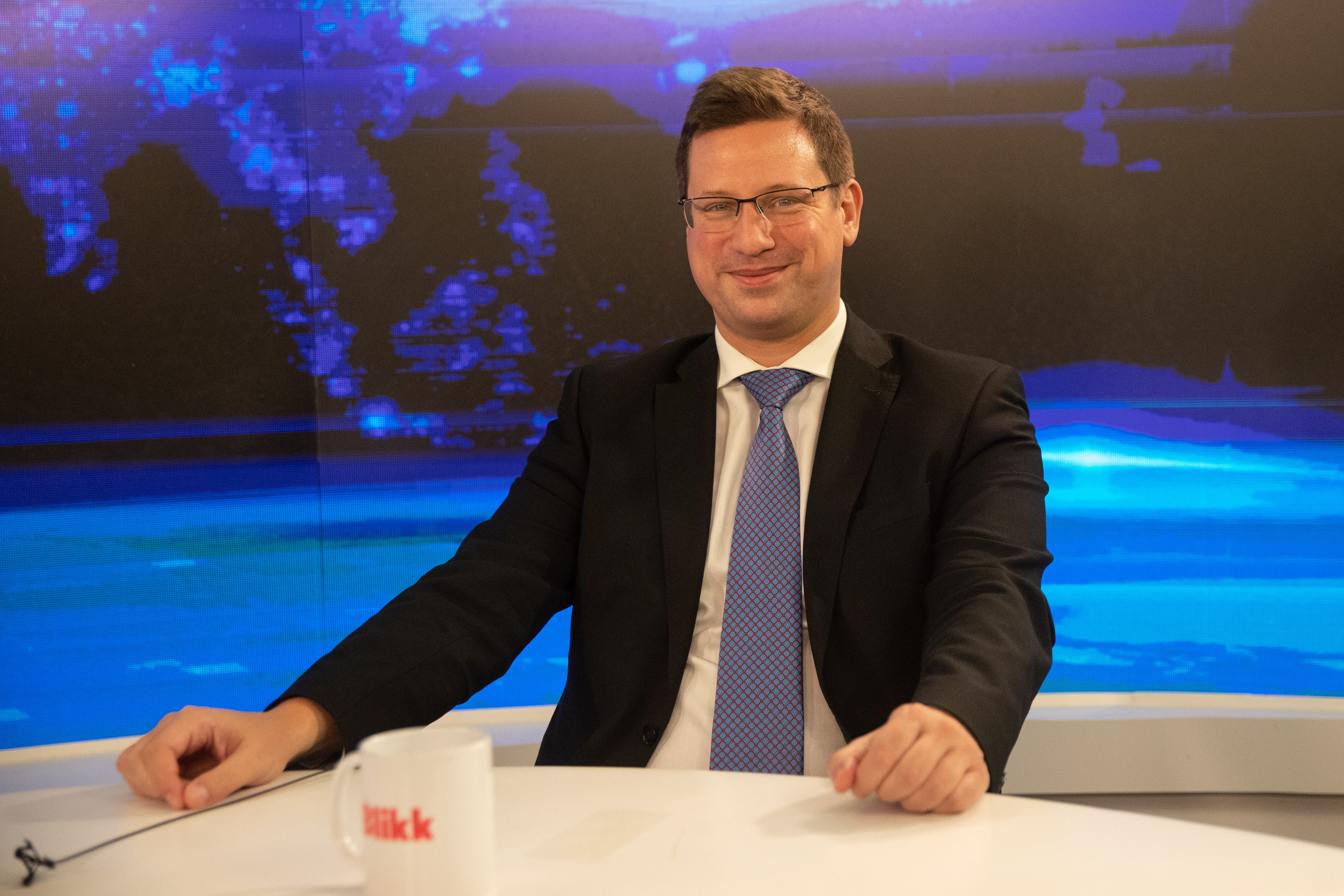 Exkluzív – Gulyás Gergely a kormány terveiről beszélt a Blikk stúdiójában: januártól jön a hétszázezres pedagógusbér? – videó