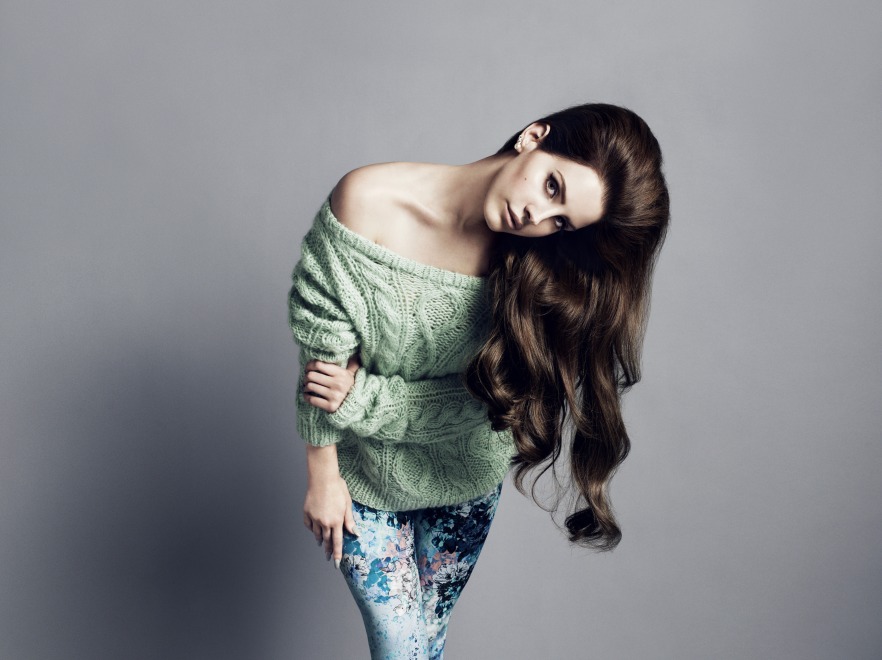 Autorami zdjęć są Inez van Lamsweerde i Vinoodh Matadin