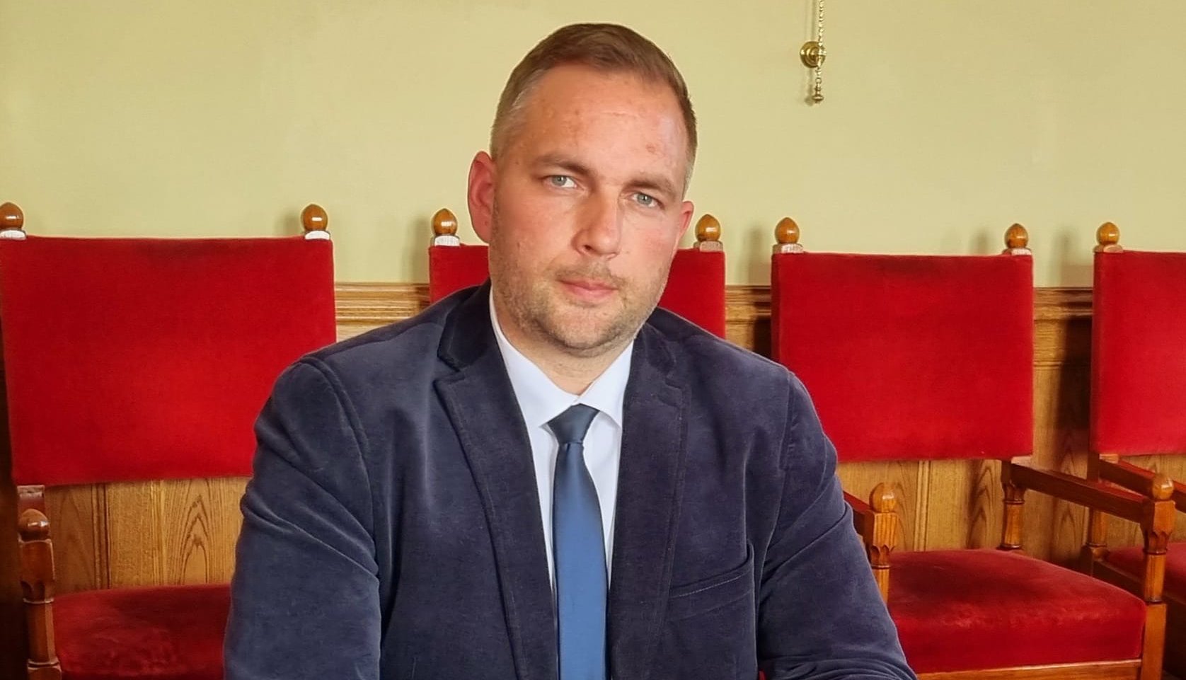 Hogyan kasztrálnák a pedofilokat és a vérfertőzőket? A Mi Hazánk alelnöke, Dócs Dávid válaszol