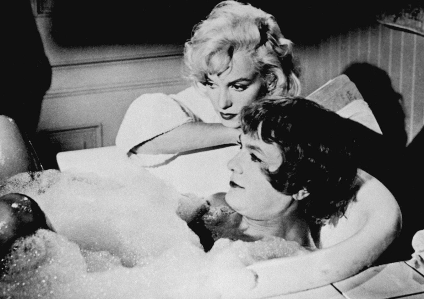 Tony Curtis i Marilyn Monroe w komedii