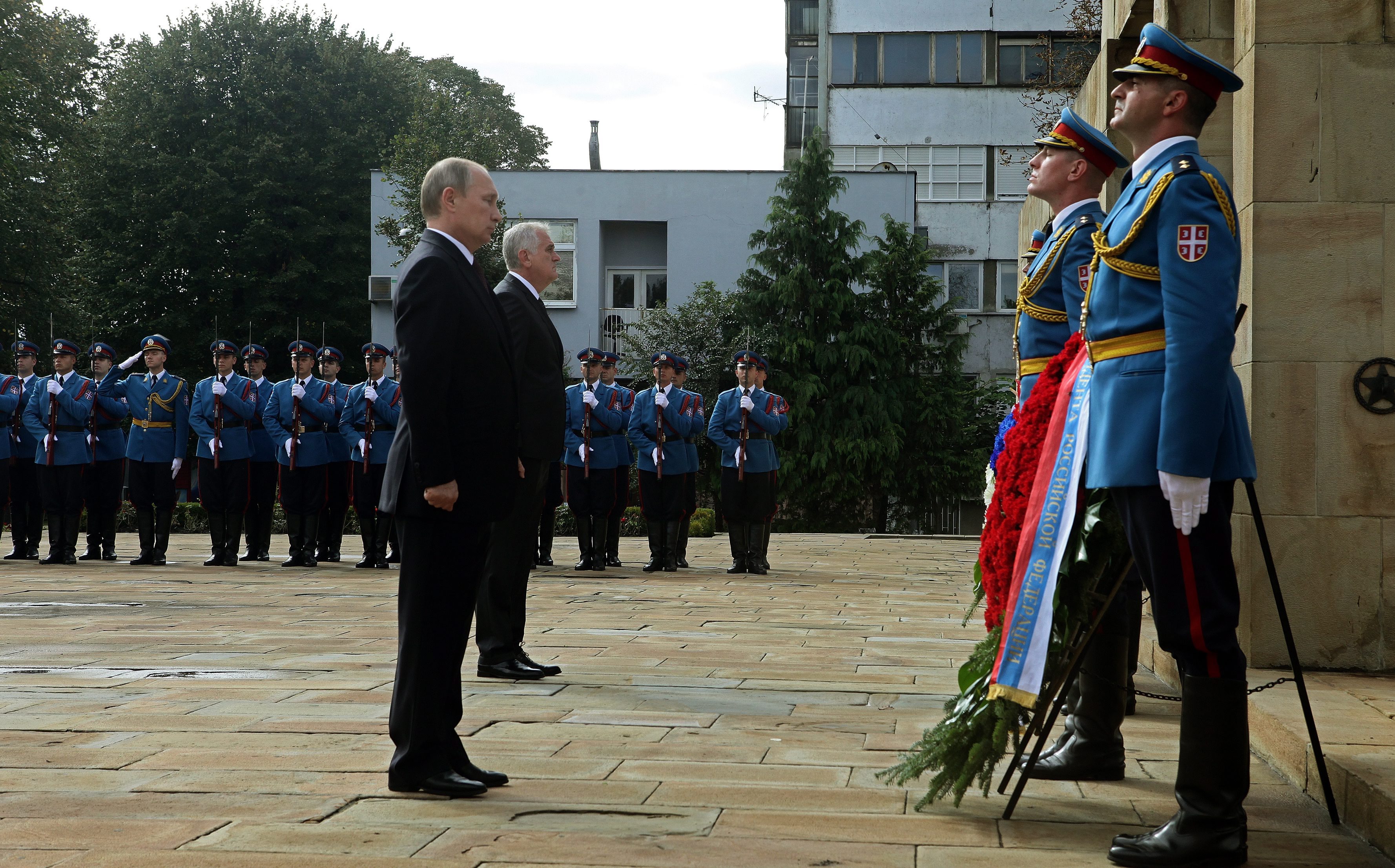 Prezydent Rosji ocenił, że stosunki handlowe i gospodarcze mają tendencję wzrostową, ale mogą być jeszcze lepsze. Władimir Putin zostanie przez prezydenta Serbii uhonorowany najwyższym odznaczeniem - Orderem Republiki Serbii na wielkiej kokardzie - za wybitne osiągnięcia w rozwoju i umacnianiu pokojowej współpracy i przyjaznych stosunków między Serbią a Federacją Rosyjską.