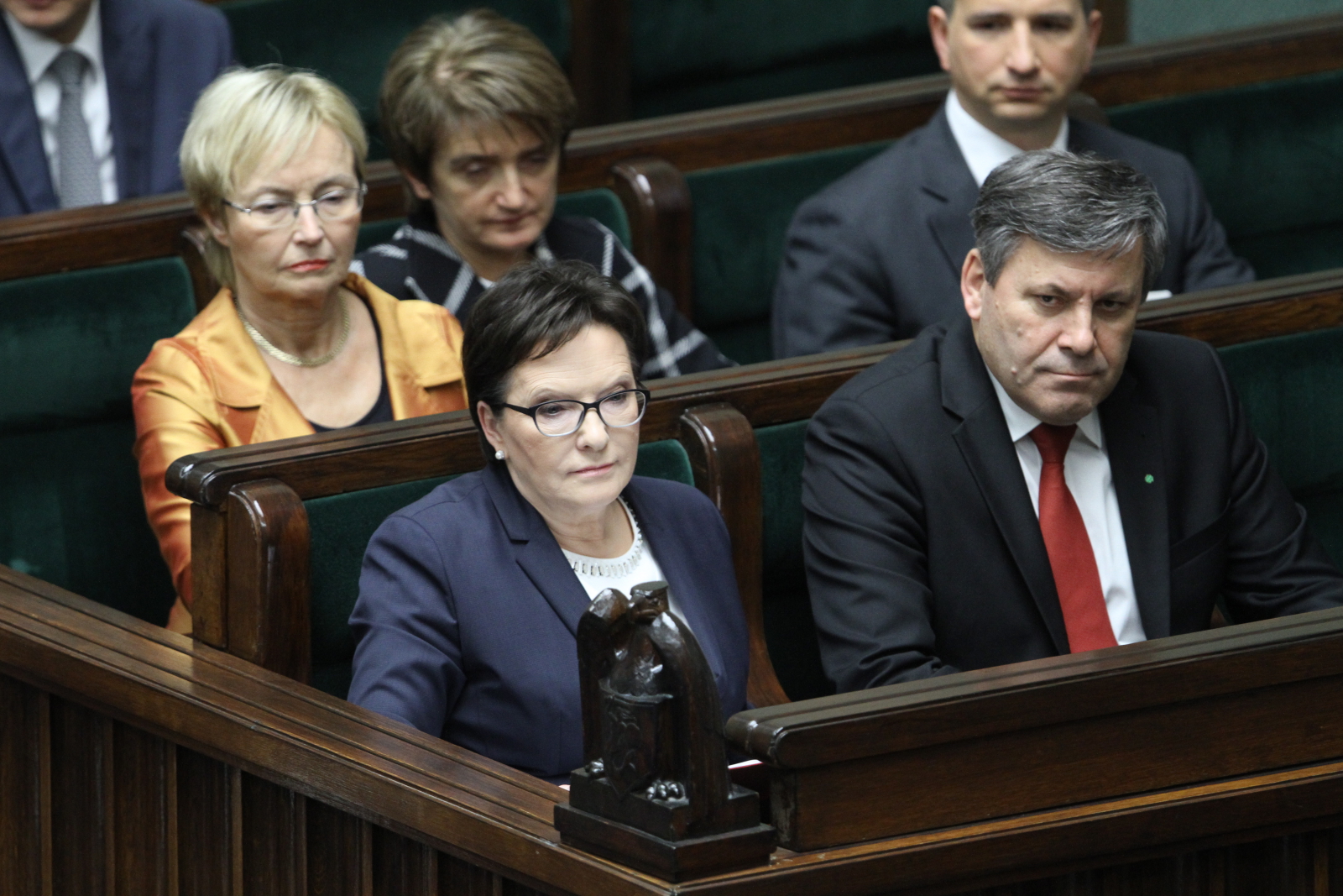 <i>Życzę nowej władzy aby zrobiła wszystko lepiej niż PO, ale ostrzegam nie będzie łatwo</i> - powiedziała w Sejmie Ewa Kopacz podczas składania dymisji rządu.