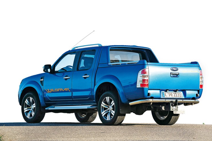 Nissan navara toyota hilux mitsubishi l200 #2