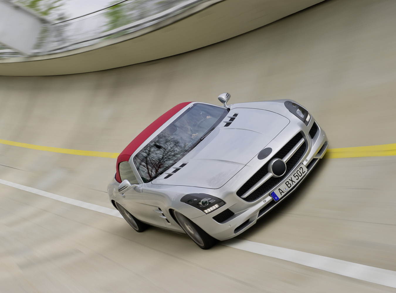 Mercedes ujawnił zdjęcia z testów SLS-a w wersji roadster...
