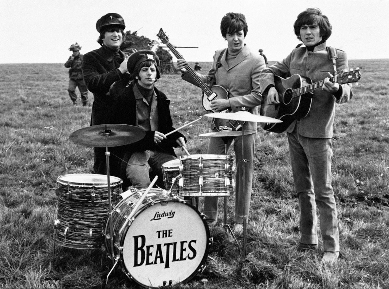 John Lennon z The Beatles w 1965 roku