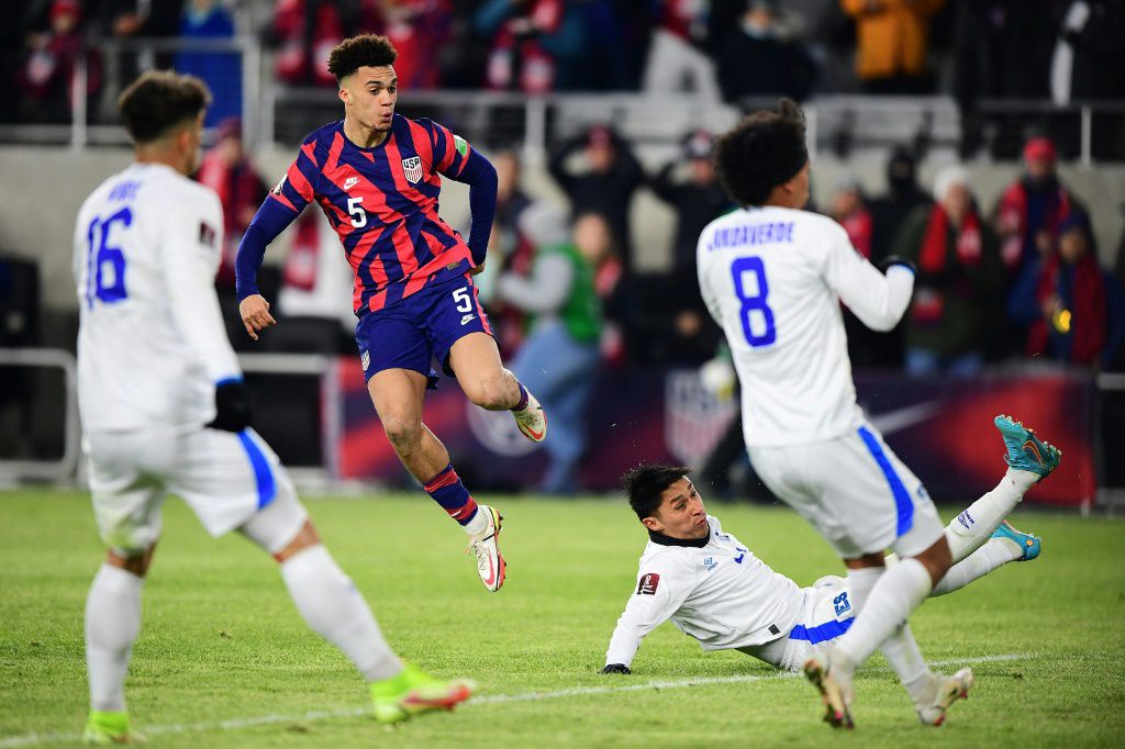 US, Canada win to lead CONCACAF World Cup race