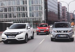 Japonia kontra Mokka - porównanie małych SUV-ów