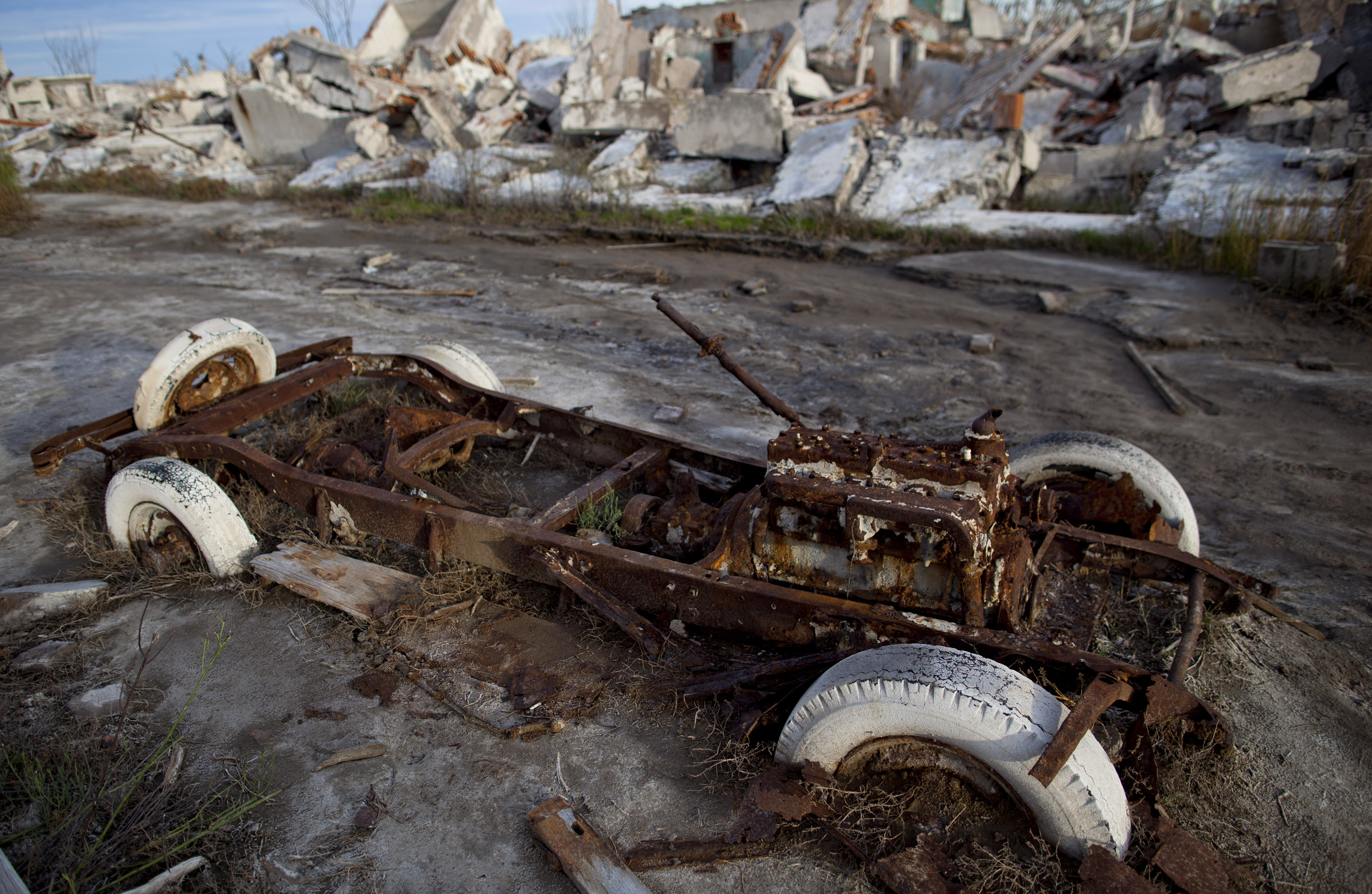 W szczycie sezonu turystycznego przed laty do Epecuen przyjeżdżało nawet 200 tysięcy turystów. Miasteczko zamieszkiwało wówczas około 1500 osób