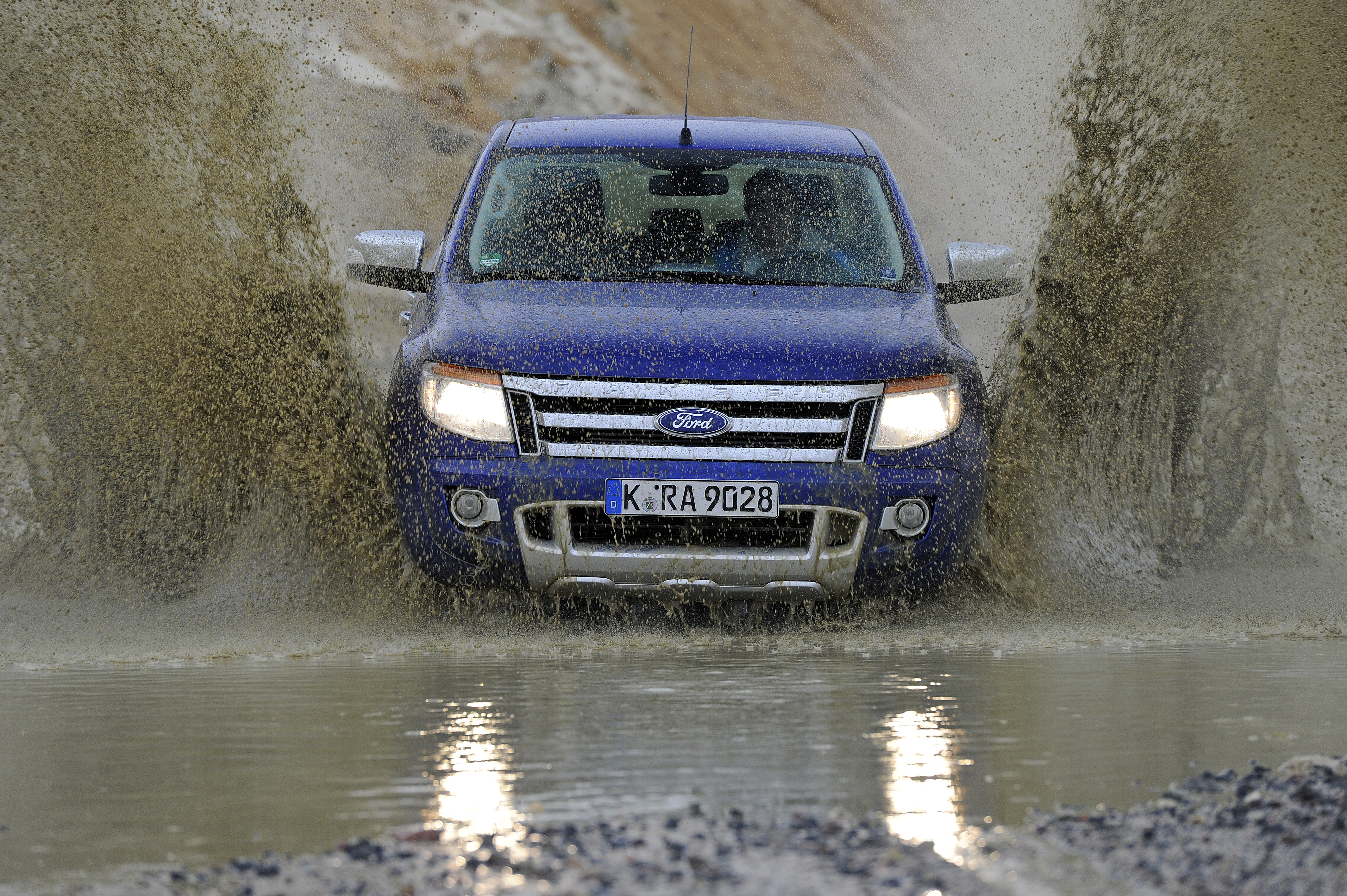 Jaki jest nowy ranger? Zdaniem twórców wersje Regular Cab oraz Super Cab oferują największą powierzchnię ładunkową w swoich klasach, wynoszącą odpowiednio 1,82 oraz 1,45 m3, a wersja Double Cab (1,21 m3) znalazła się pod tym względem w ścisłej czołówce swojego segmentu