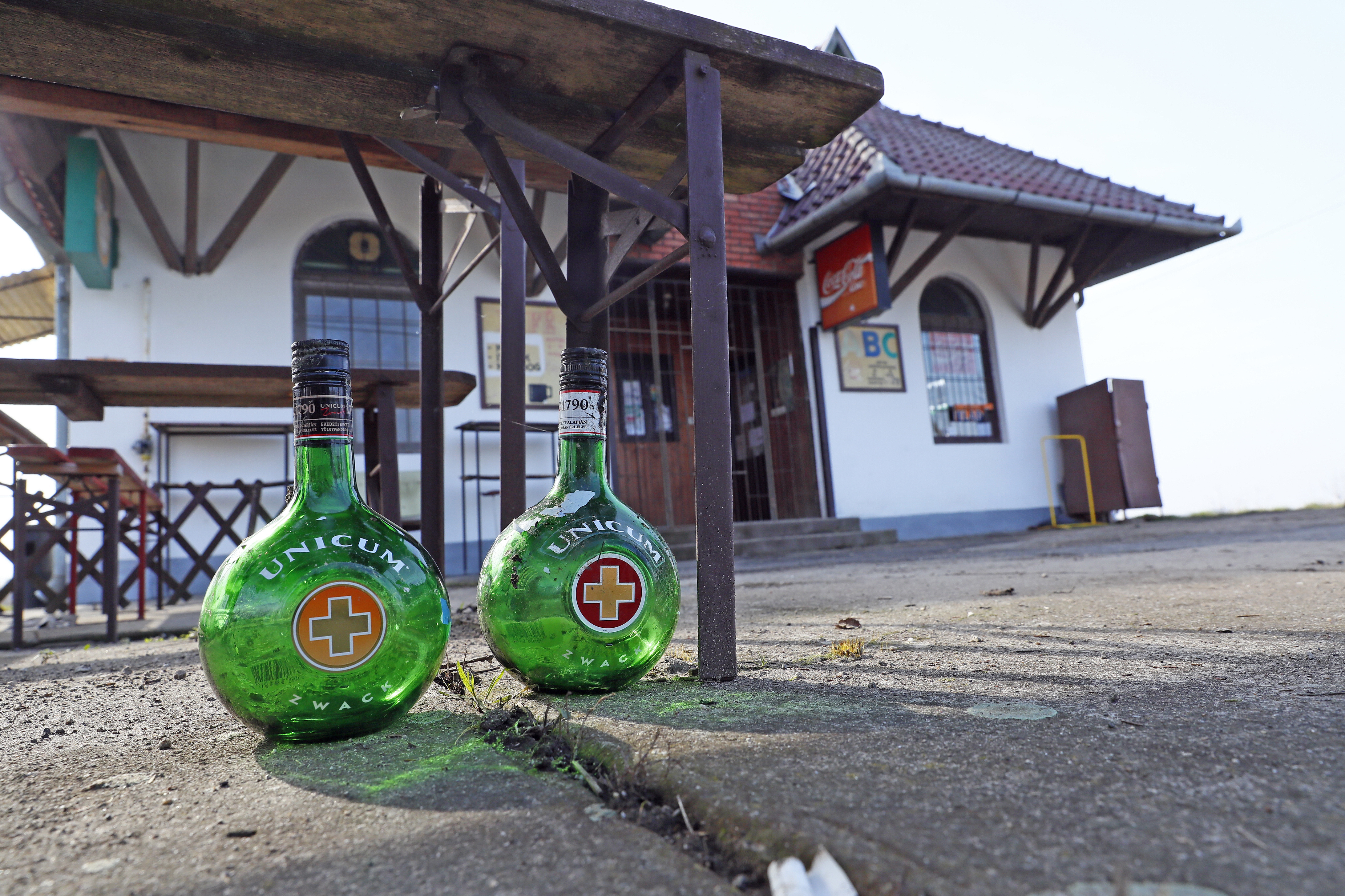 A piások miatt szabályozzák a közterületi ivást Mezőkovácsházán - Blikk