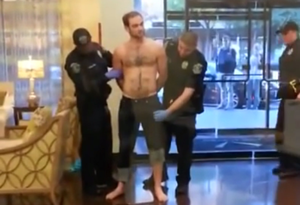 Levágta a péniszét a férfi, majd hívta a rendőröket, hogy nagy baj van