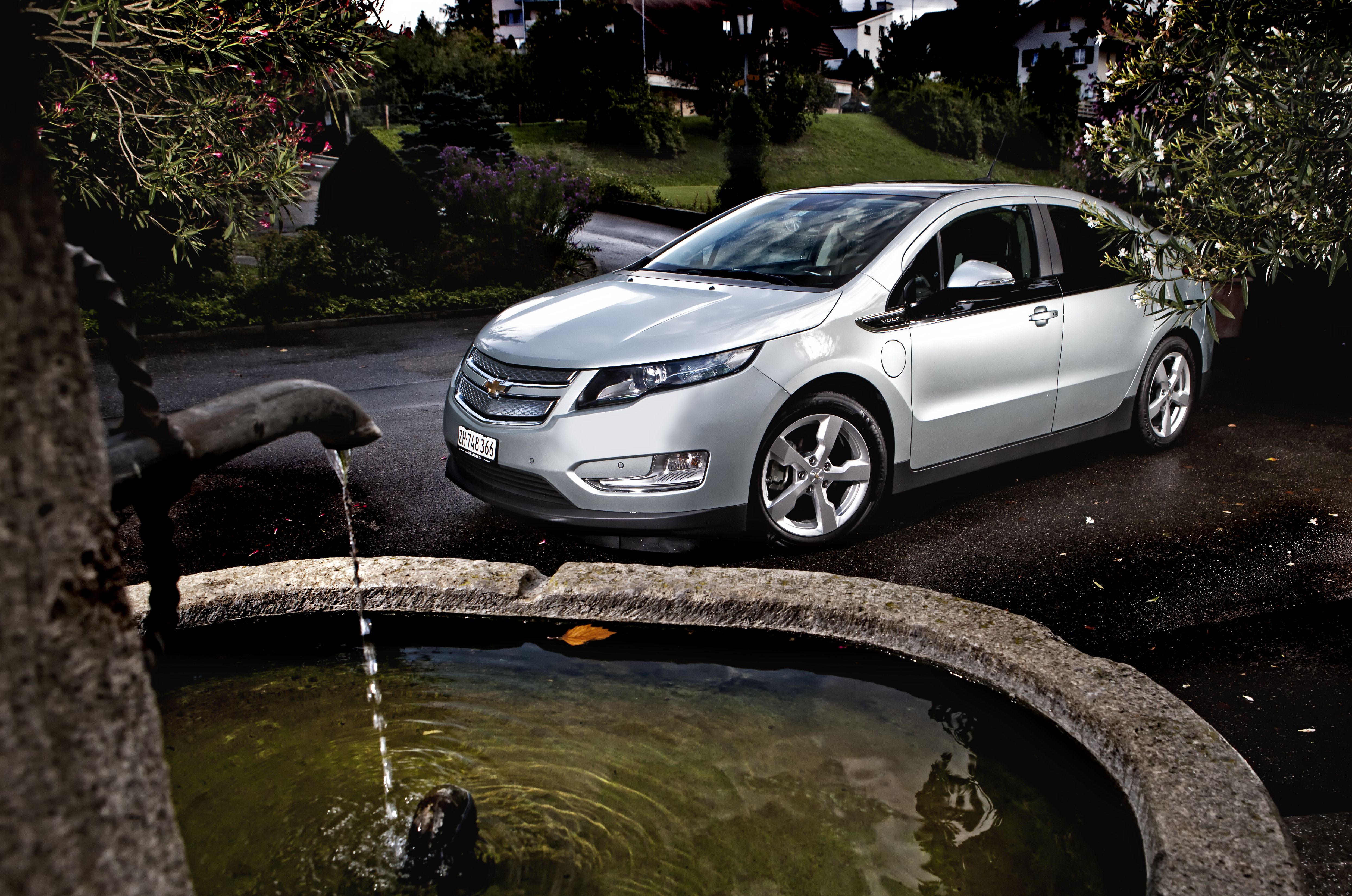 Chevrolet volt (opel ampera to bliźniacza konstrukcja) otrzymał najwyższą ocenę w swoim segmencie już po raz trzeci. Chevrolet avalanche - pikap - także znalazł się na czele segmentu. Co ciekawe - tylko Chevrolet może się pochwalić zdobyciem aż trzech najlepszych ocen w poszczególnych segmentach dwa razy z rzędu. Łącznie aż siedem modeli koncernu General Motors znalazło się wśród trzech najwyżej ocenianych aut w swoich segmentach.