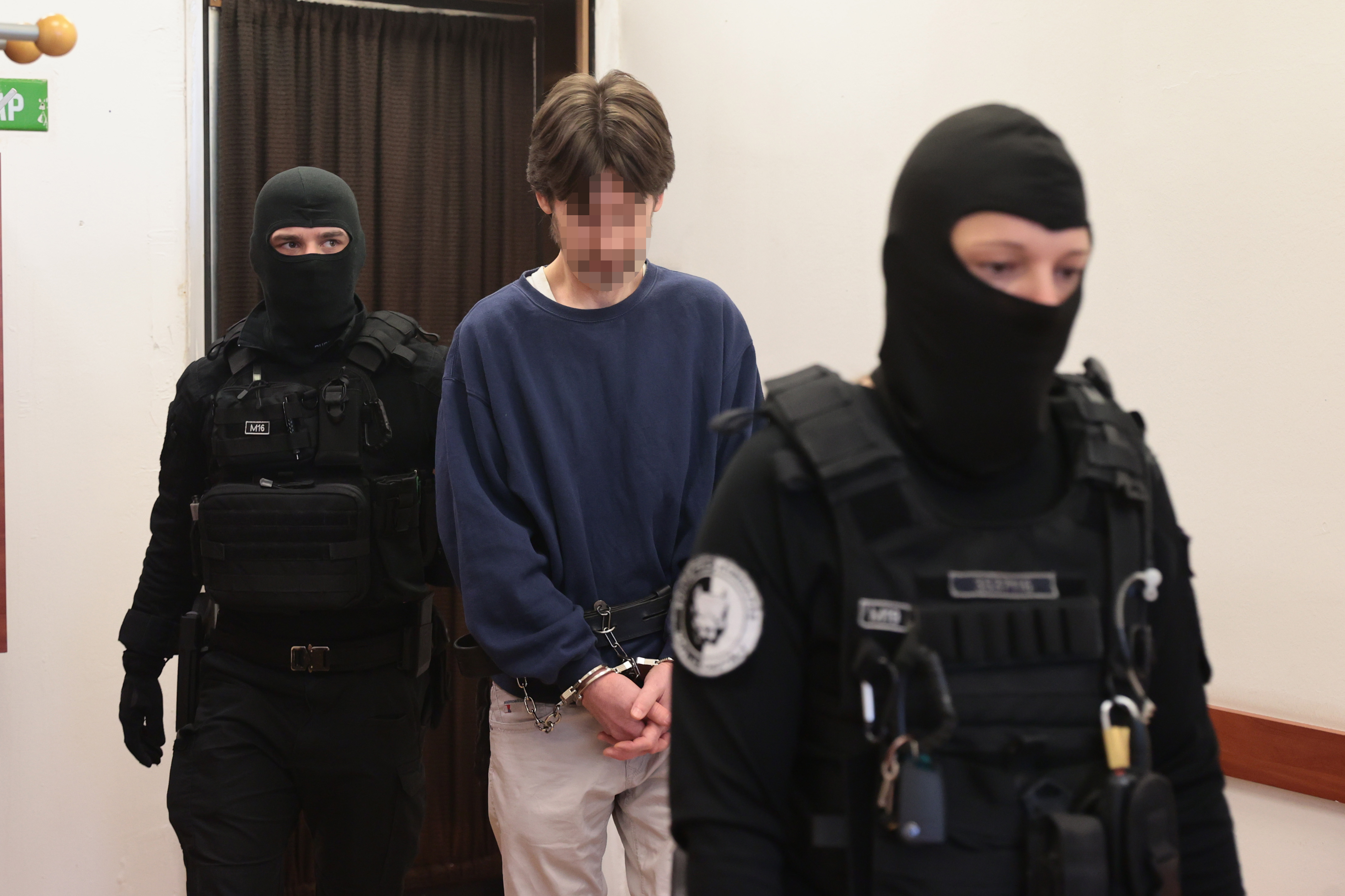 Döbbenetes dráma az aszódi családirtó tárgyalásán: íme a lányait álmukban baltával kivégző mérnök utolsó szavai - a gyászoló anya sírva beszélt a bíróság előtt