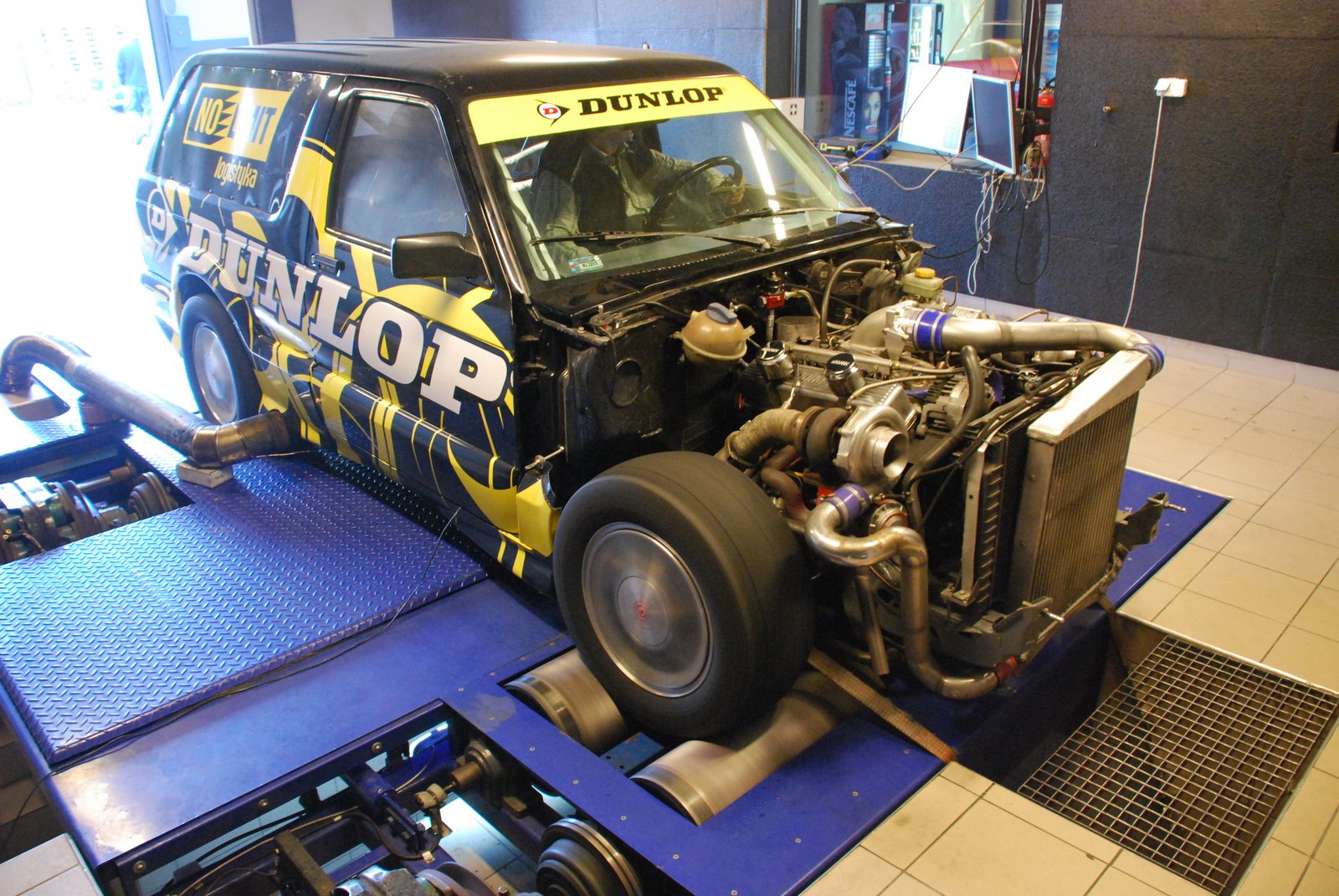 Czas 8,88 sekundy i wyrównany rekord życiowy - to wyniki, jakie wykręcił Marcin Blauth za sterem GMC Typhoon w finale zawodów o puchar Polski na ćwierć mili. Kierowca Dunlop Teamu utarł nosa najlepszym z najlepszych - wygrał w klasie King of Race