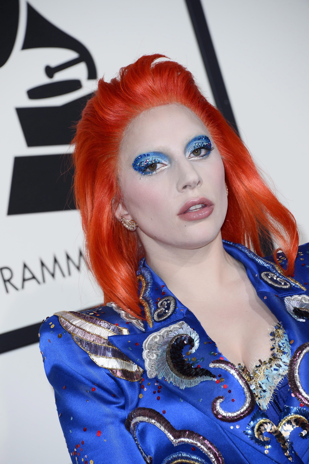 Lady Gaga mocno przeżyła śmierć Davida Bowiego. Na swoim profilu na Instagramie opublikowała mnóstwo zdjęć upamiętniających artystę, ale swego idola upamiętniła również w specjalnym sposób…