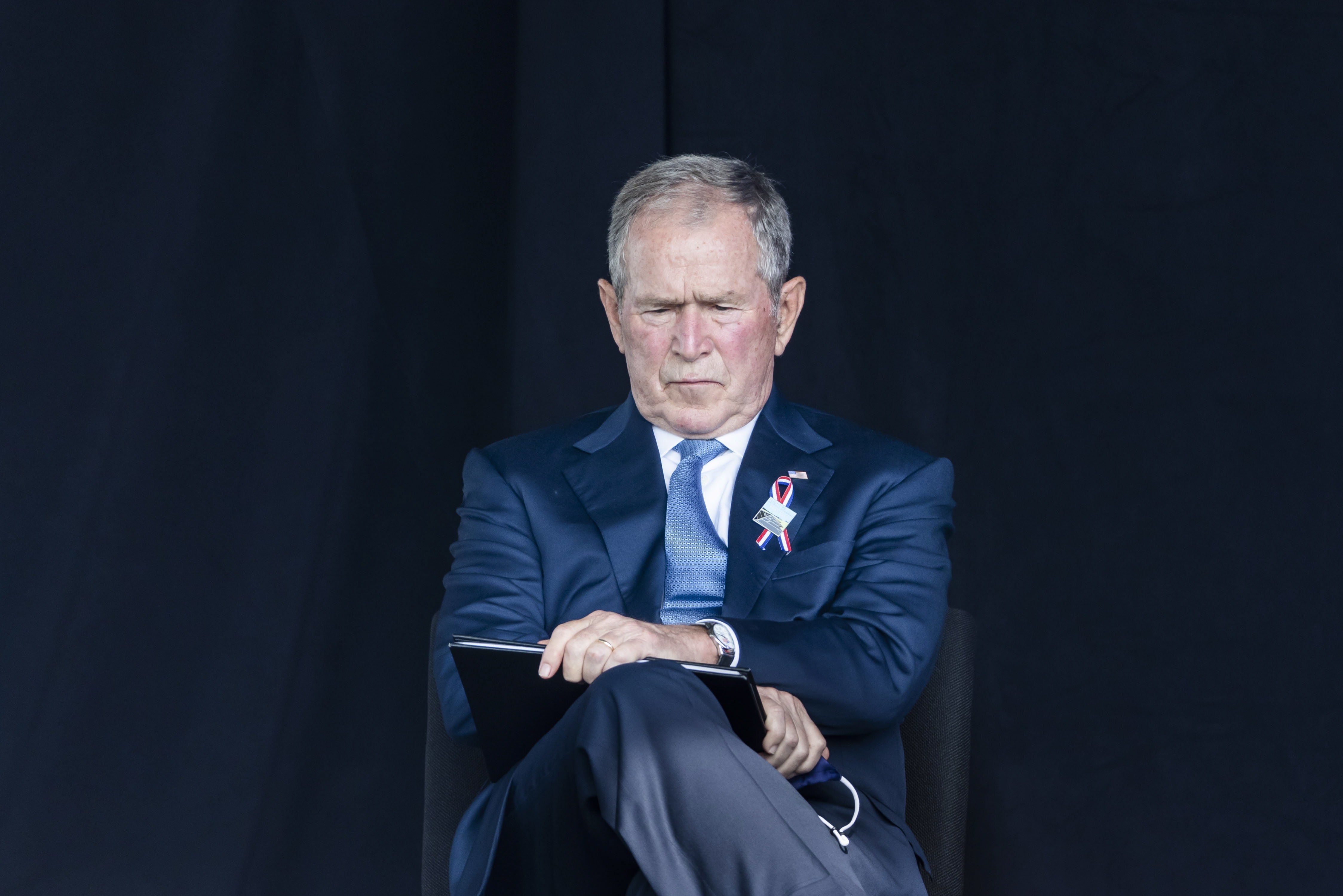 Durva bakit lőtt George W. Bush - a volt amerikai elnökön nevet Amerika -  Blikk