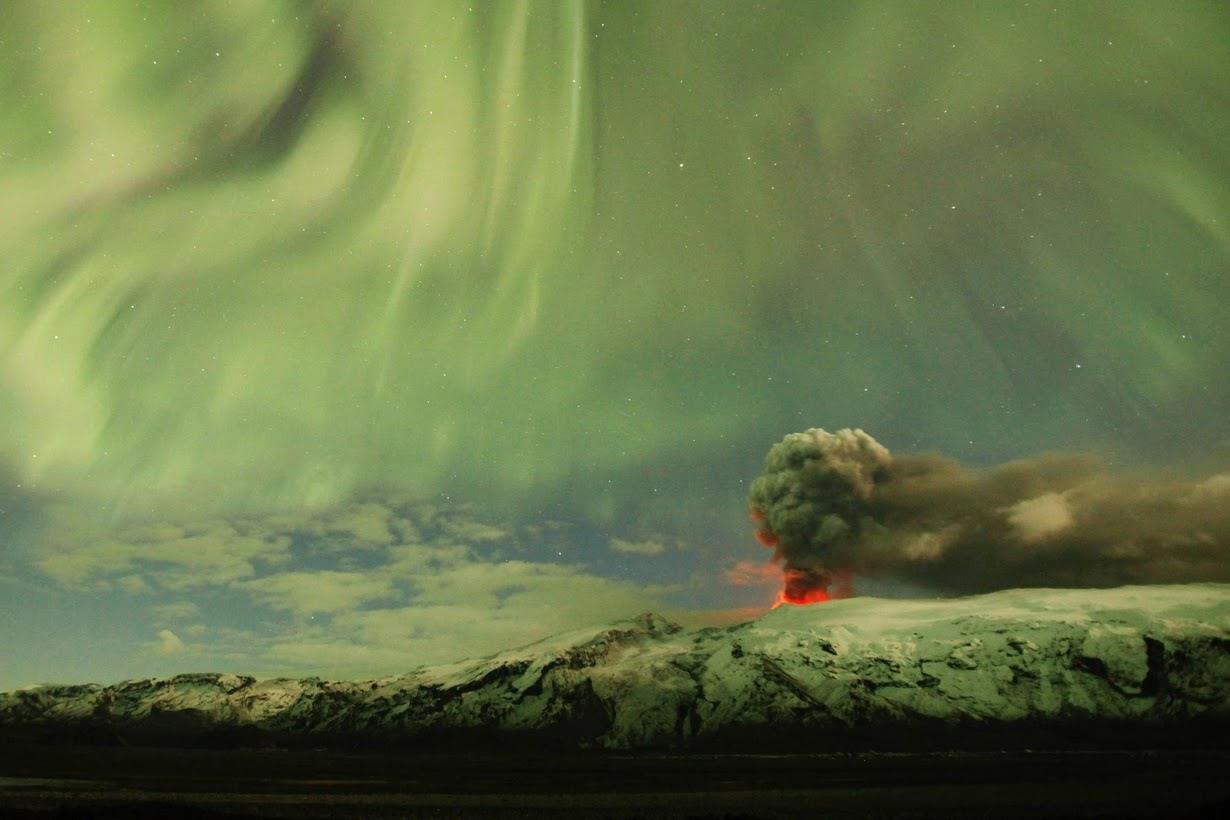 Eyjafjallajokull wulkan Islandia zorza polarna Reuters
