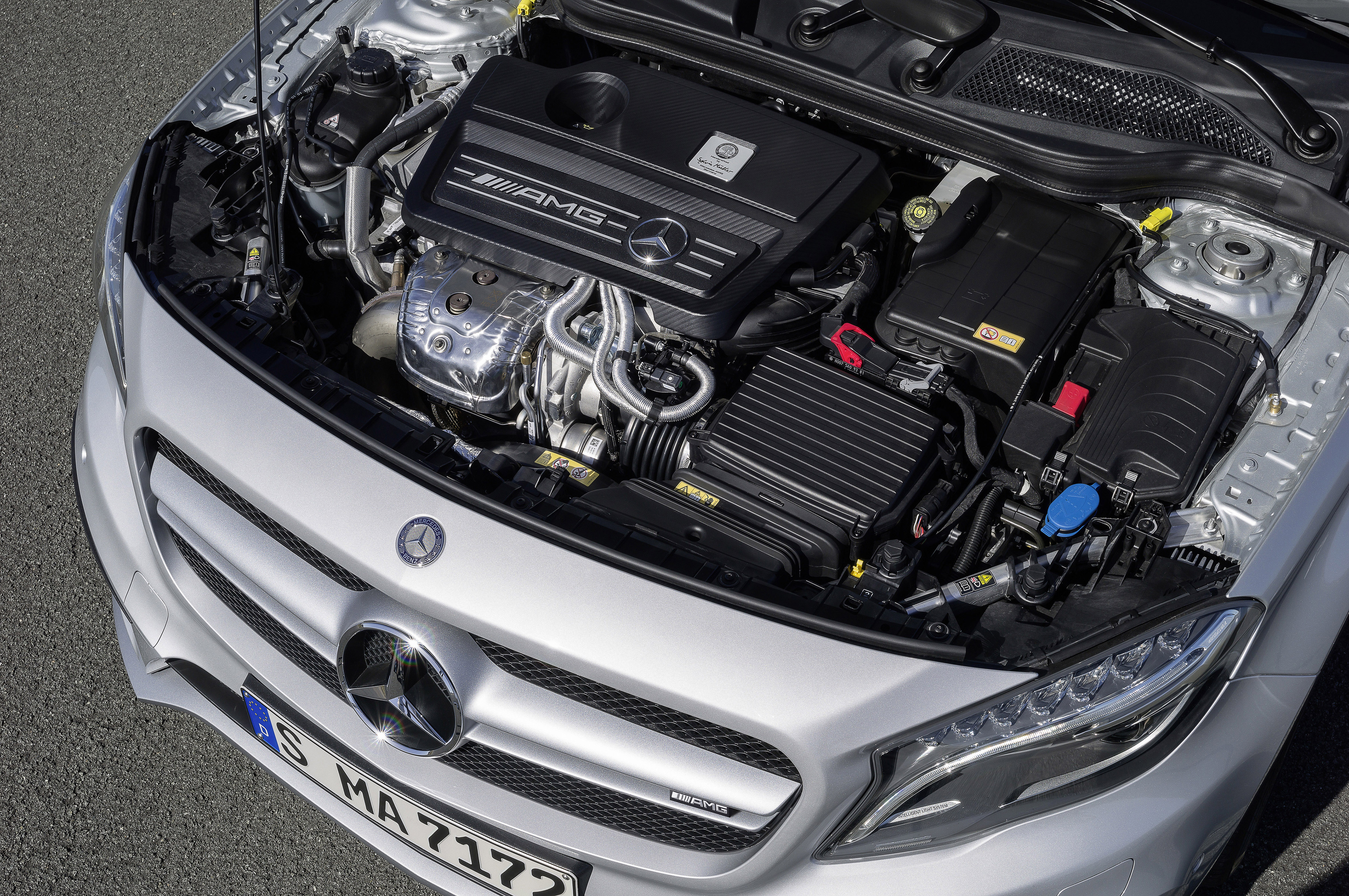 W opinii jury dwulitrowy doładowany czterocylindrowy benzynowy silnik Mercedes AMG w klasie między 1,8 a 2,0 l jest najlepszy. Konstrukcja niemieckich inżynierów została też uznana za