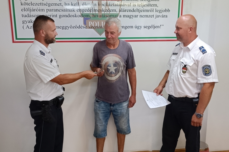 Biciklin felejtette a szatyorba csavart másfél millió forintját egy törteli férfi