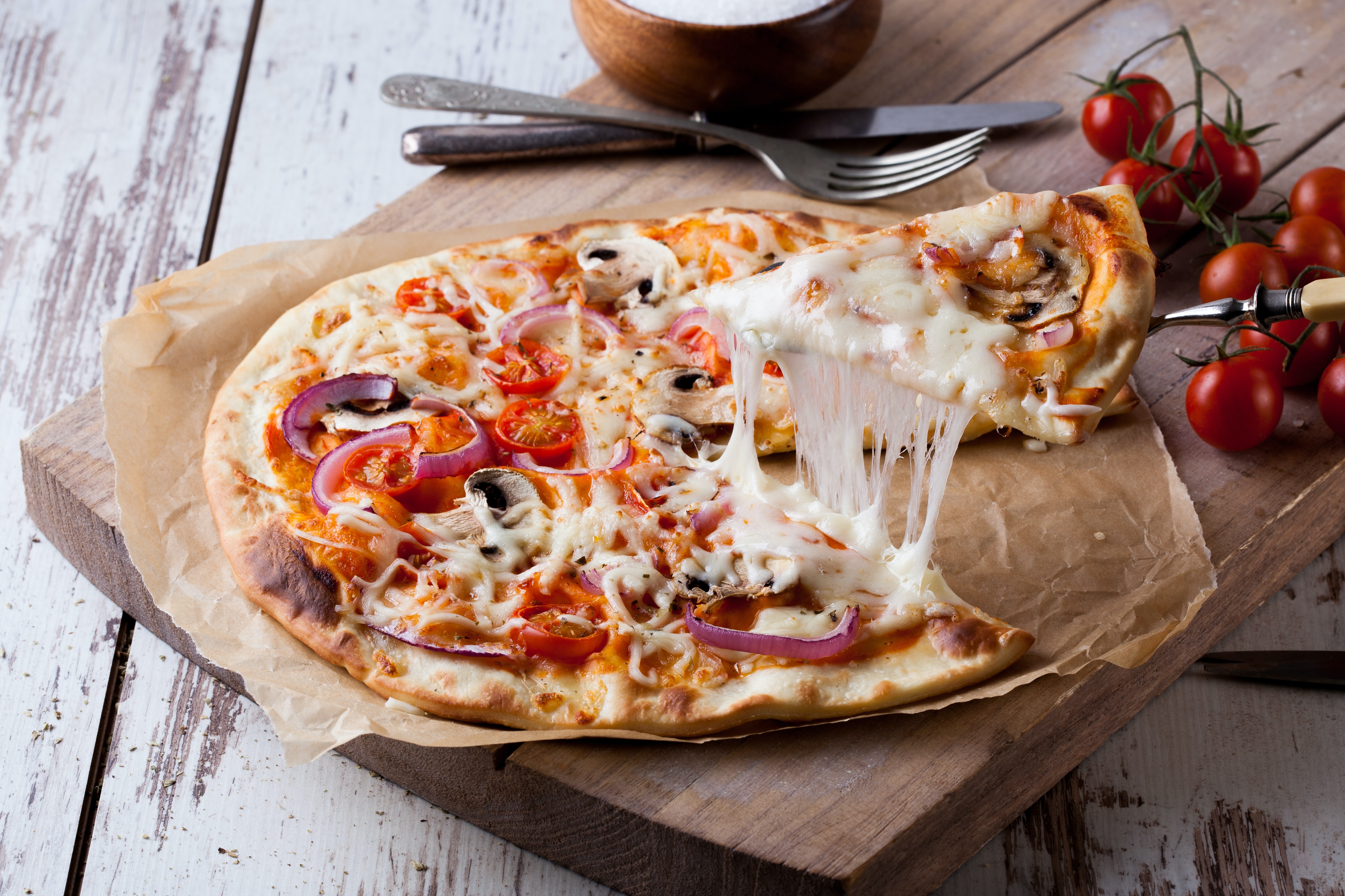 Szybkie ciasto na pizzę - prosty przepis na pizzę jak z włoskiej trattorii  | Ofeminin